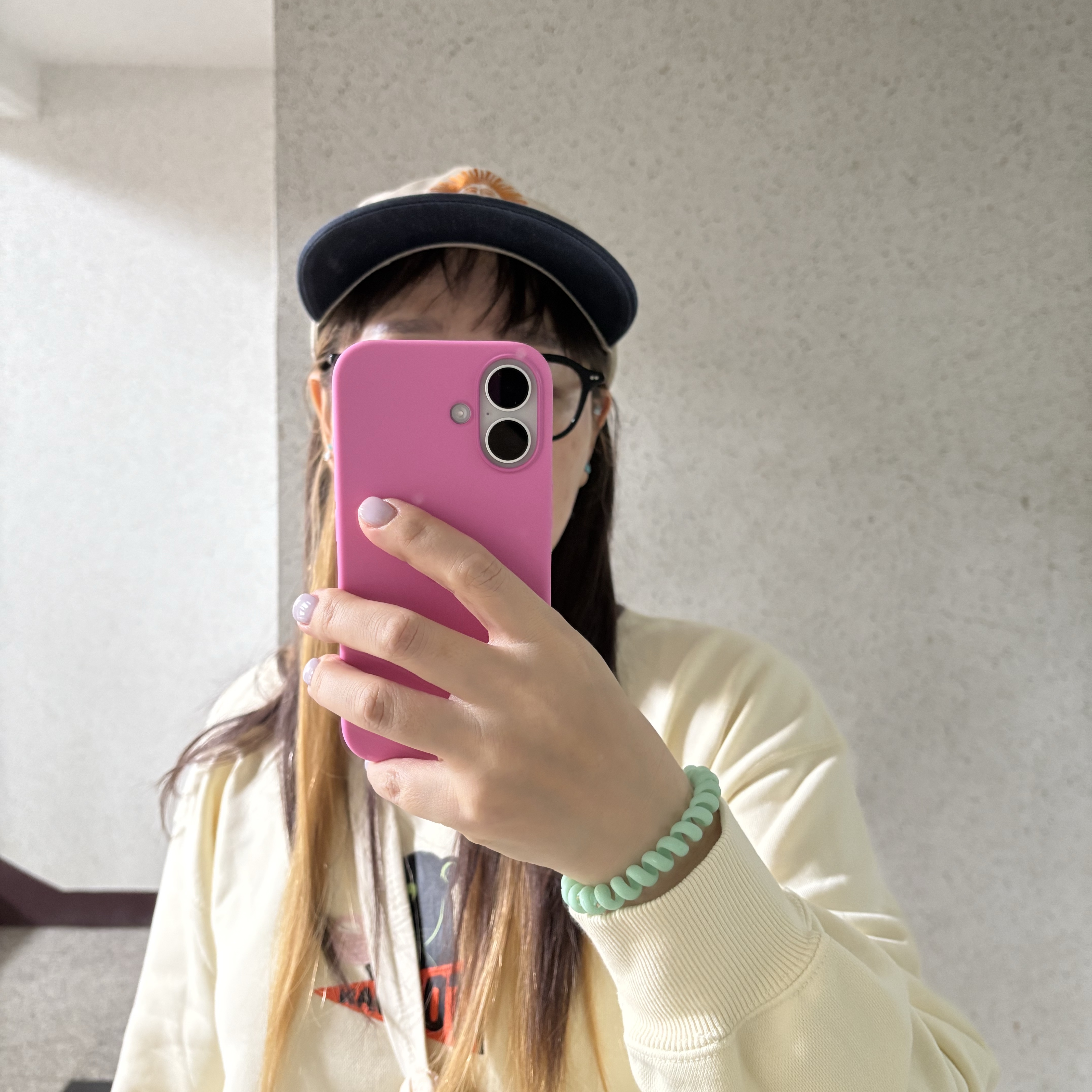 Hello Sunrise 90s Logo 6Panel Cap Beige & Navy 착용 스타일 - 2