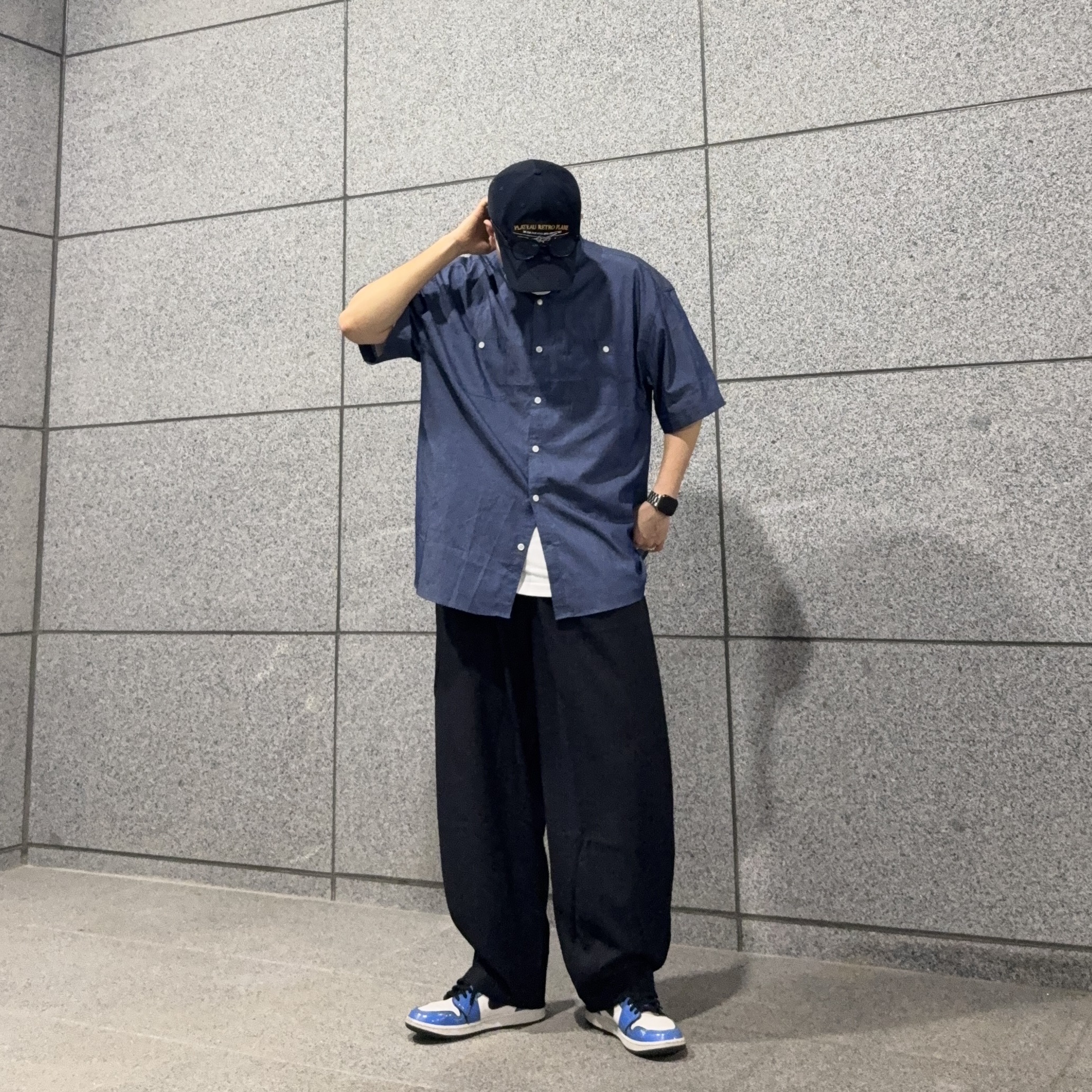 Jordan 1 Mid SE Signal Blue 착용 스타일 - 3