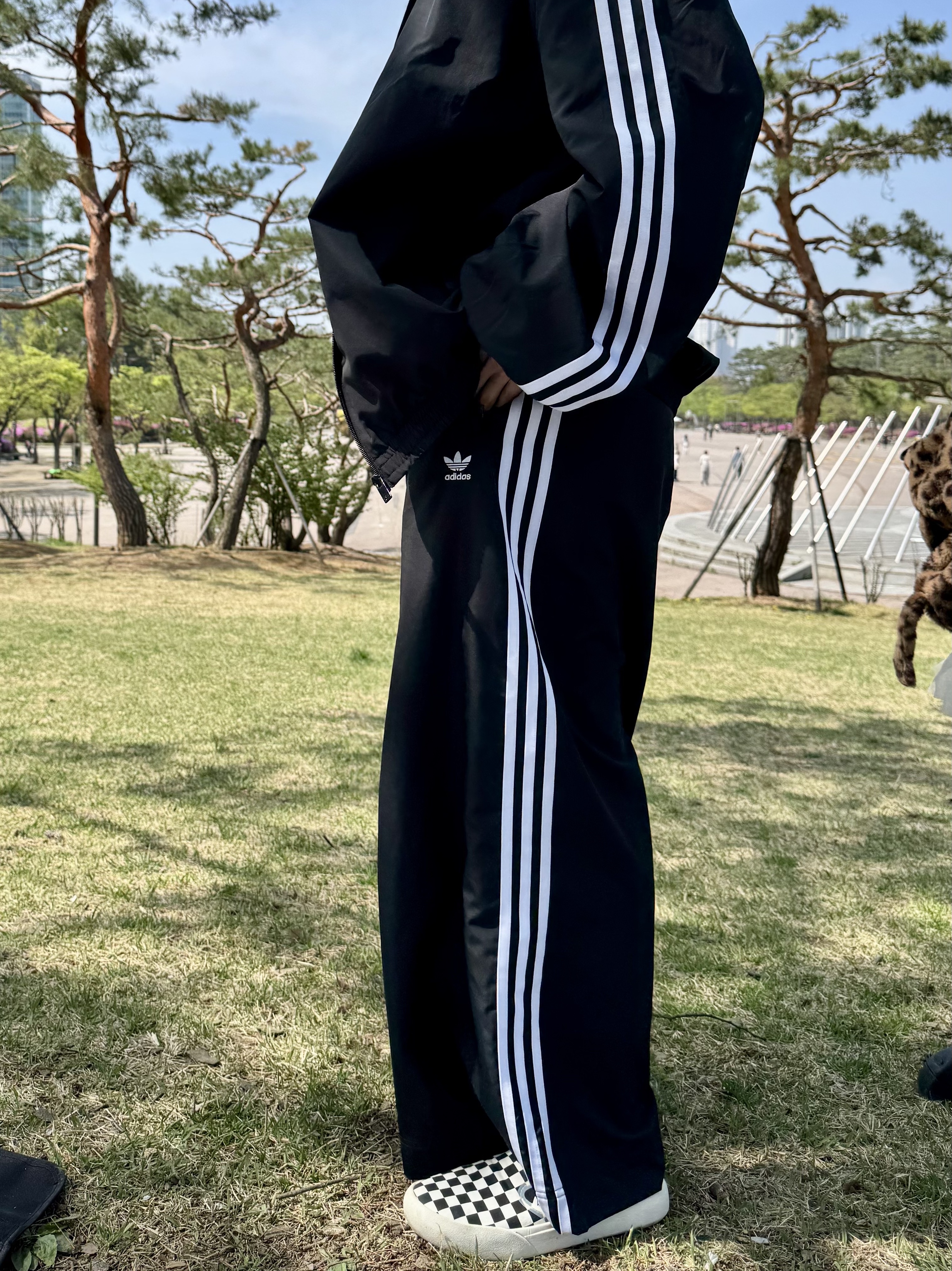 (W) Adidas Adilenium Season 3 Oversized Track Top Black - KR Sizing, (W) Adidas Adilenium Season 3 Oversized Track Pants Black - KR Sizing 착용 스타일 - 2