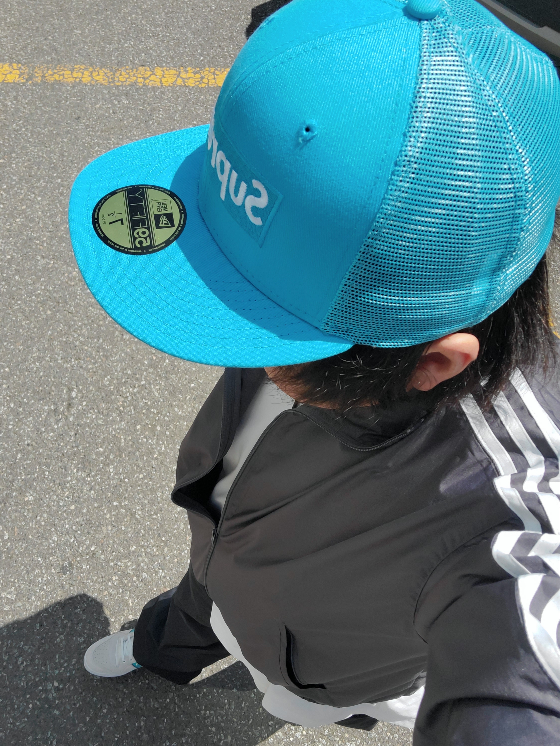 Supreme Box Logo Mesh Back New Era Blue - 23SS, Adidas Retro Trefoil Jacket Grey Five - KR Sizing 착용 스타일