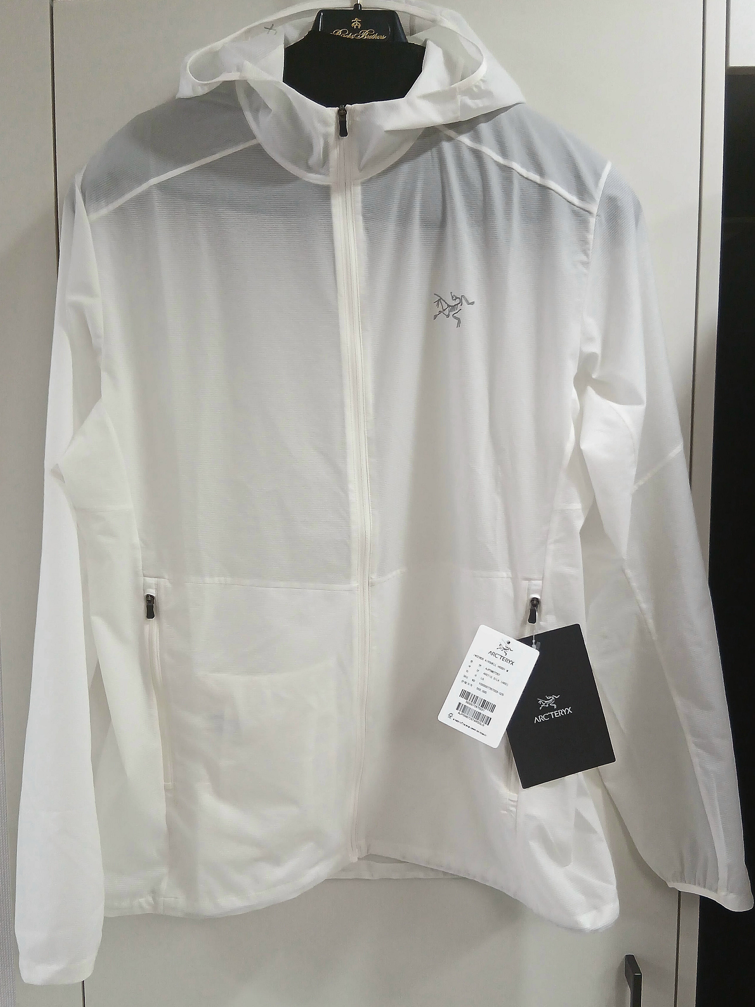 Arc'teryx Incendo Airshell Hoody Arctic Silk, [SS25] moif Hiker Half Shirt Black 착용 스타일 - 1