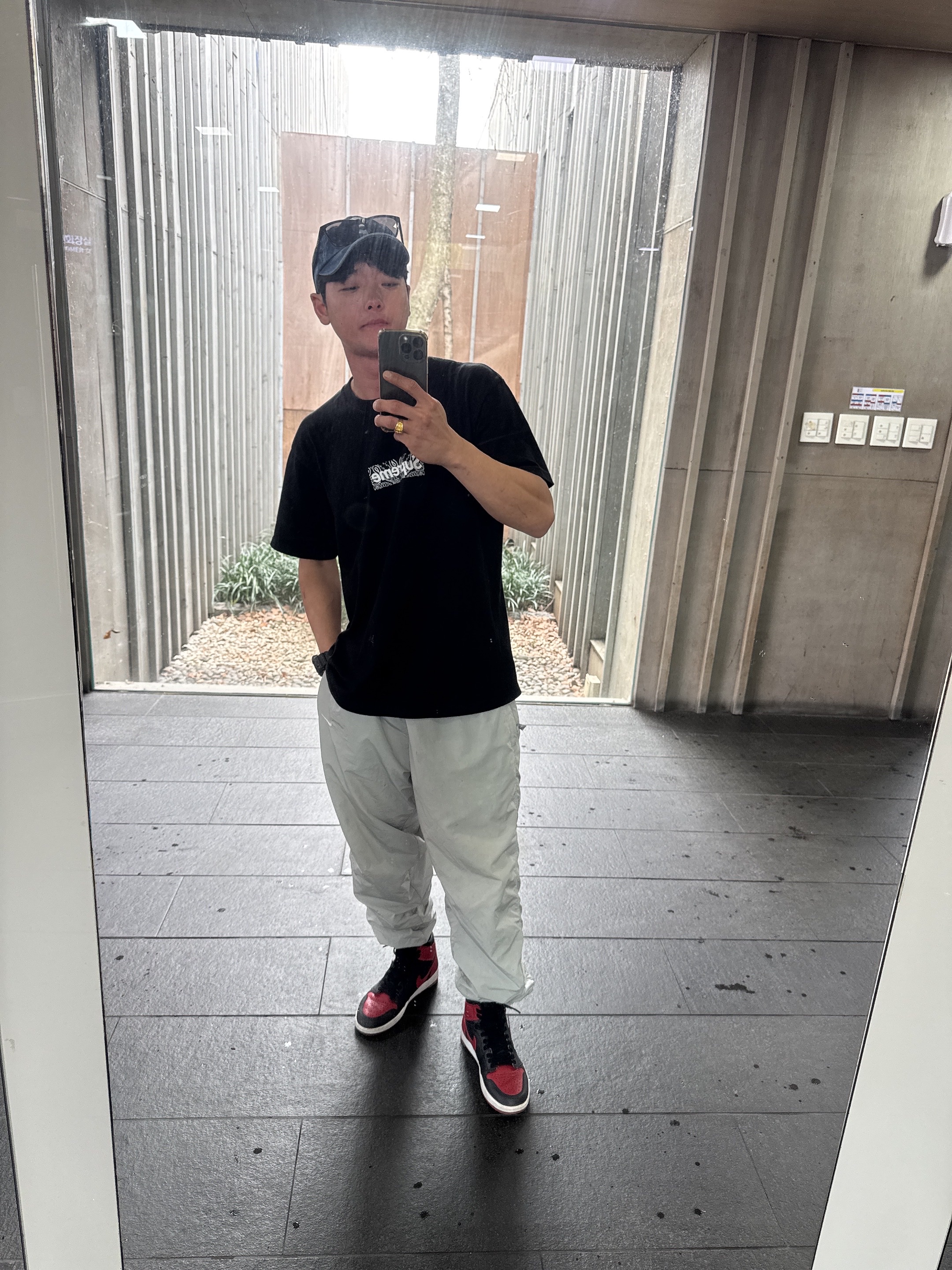 Supreme Kevlar Denim S Logo 6-Panel Indigo - 22SS, Oakley x Fragment Frogskins Yellow Polished Black Frame Prizm Grey Lenses Low Bridge Fit 착용 스타일 - 1