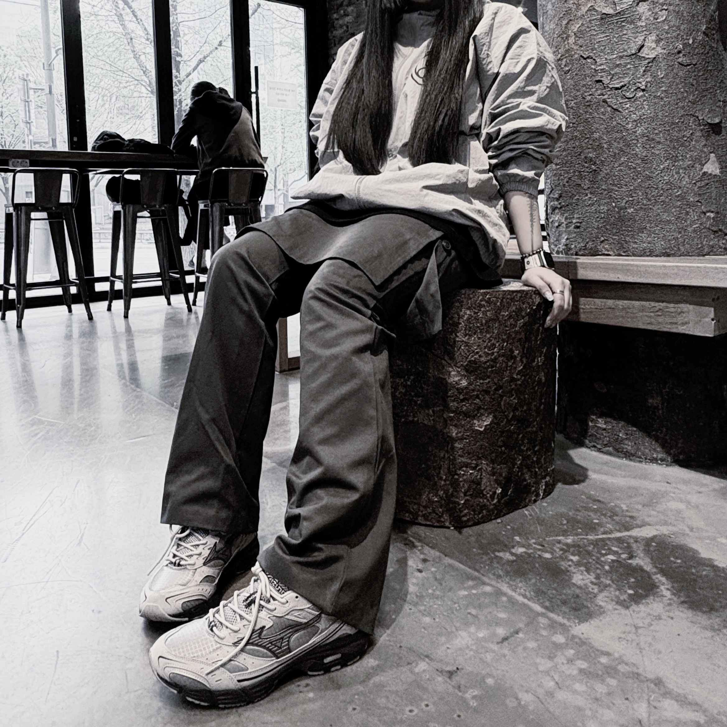 Yeezy x Gosha Rubchinskiy Vulture WB-01 Jacket Mocha, Mizuno MXR Ultimate Gray Quiet Shade Graphite 착용 스타일 - 3