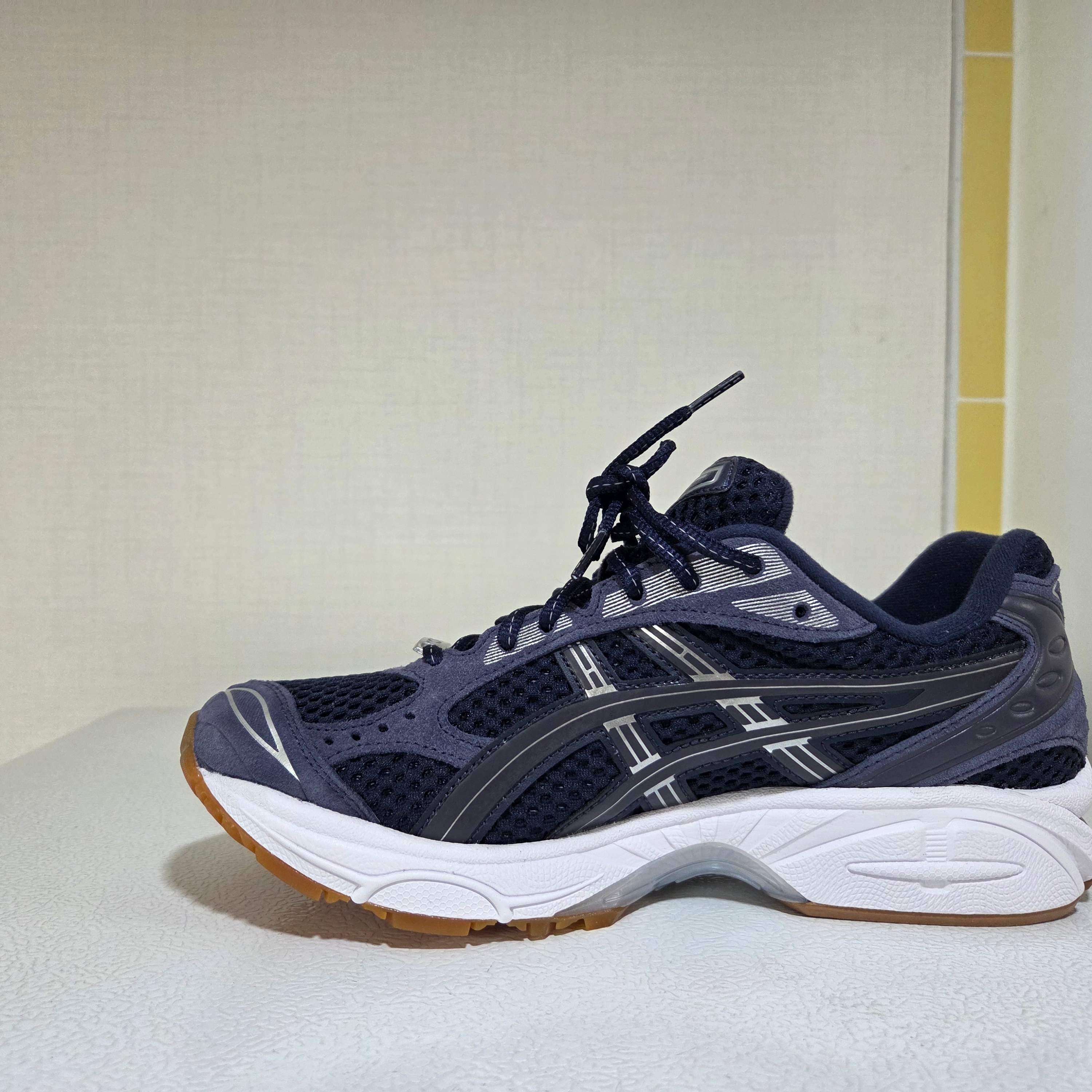 Asics x A.P.C. Gel-Kayano 14 Midnight Indigo Fog 착용 스타일 - 2