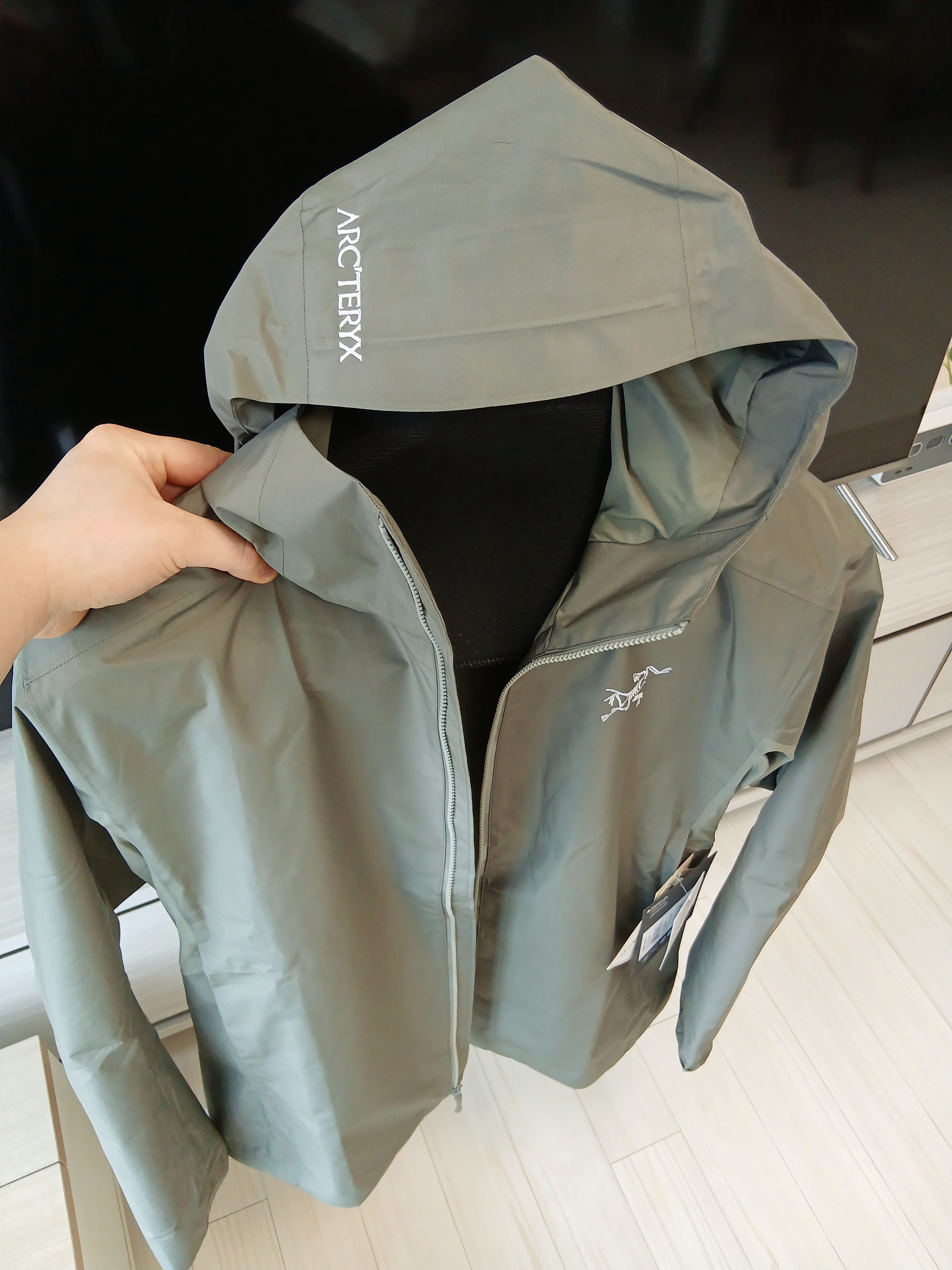 Arc'teryx Solano Hoody Black, Arc'teryx Solano Hoody Black 착용 스타일 - 2