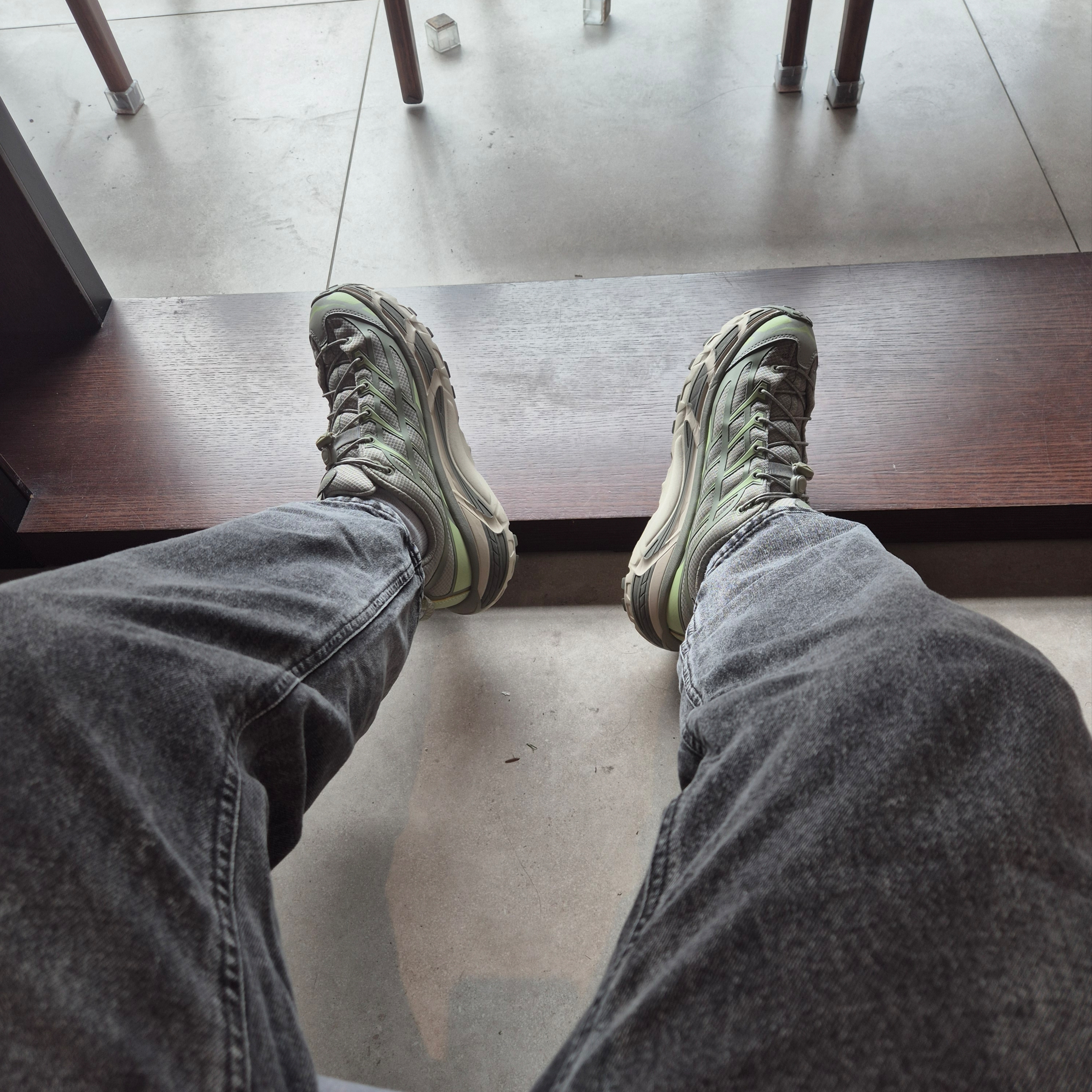 Hoka Mafate Three 2 Barely Seed Green, Supreme Pigment Canvas S Logo 6-Panel Black - 23SS 착용 스타일 - 3