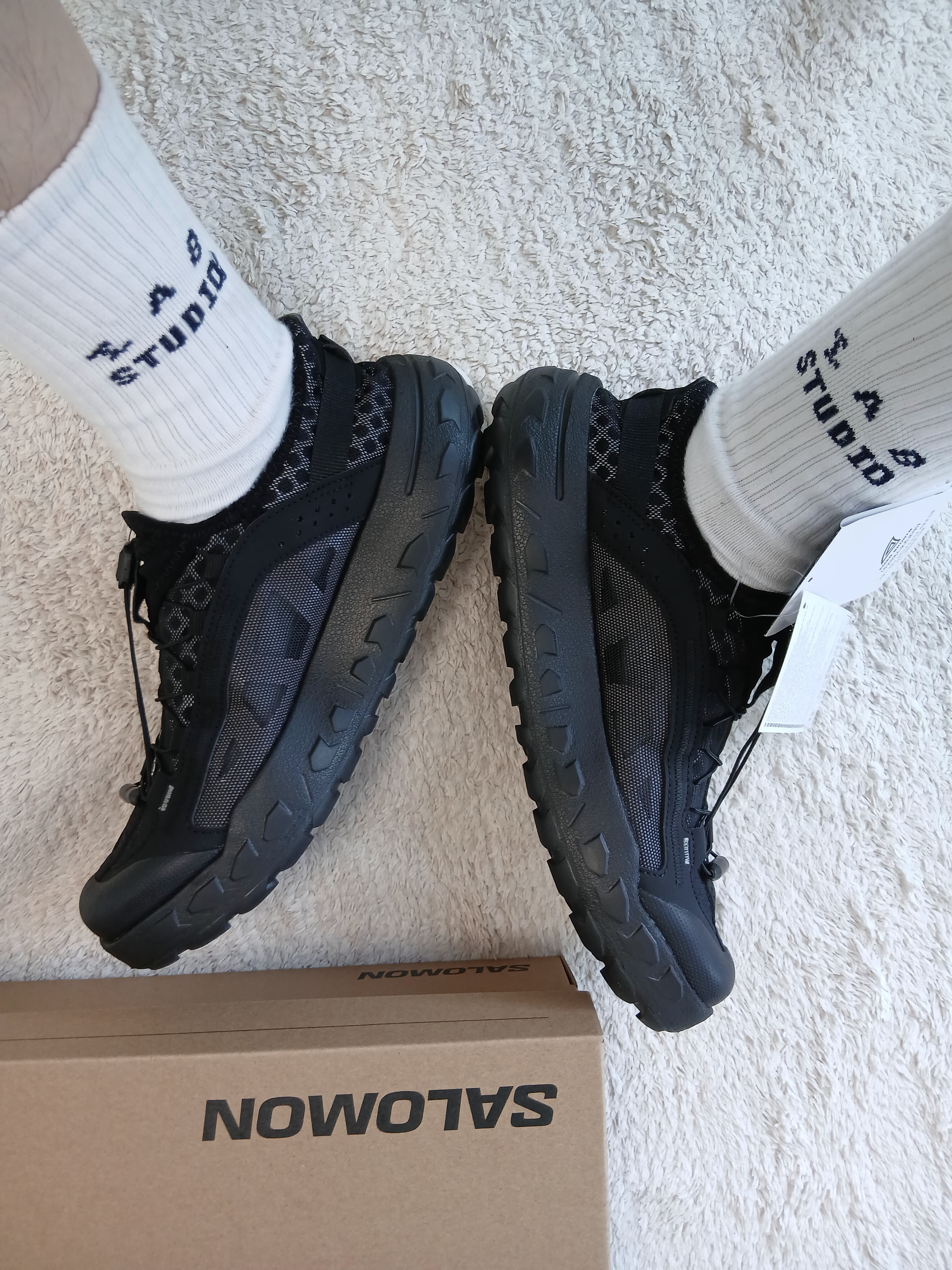 IAB Studio Socks White Set, Salomon Solamphibian Black Alloy 착용 스타일 - 6