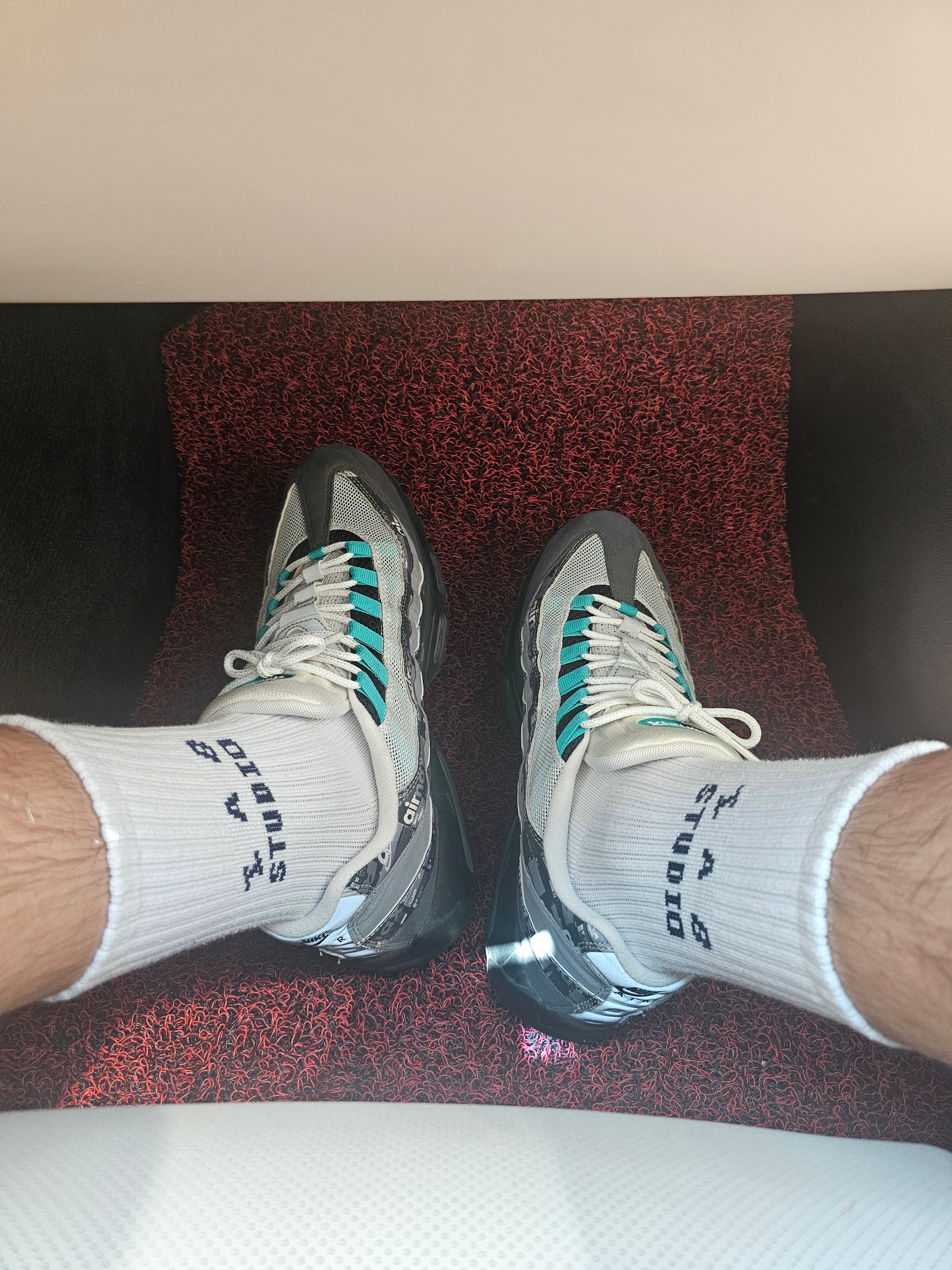 IAB Studio Socks White Black (5 Pack), Nike x Atmos Air Max 95 We Love Nike Clear Jade 착용 스타일