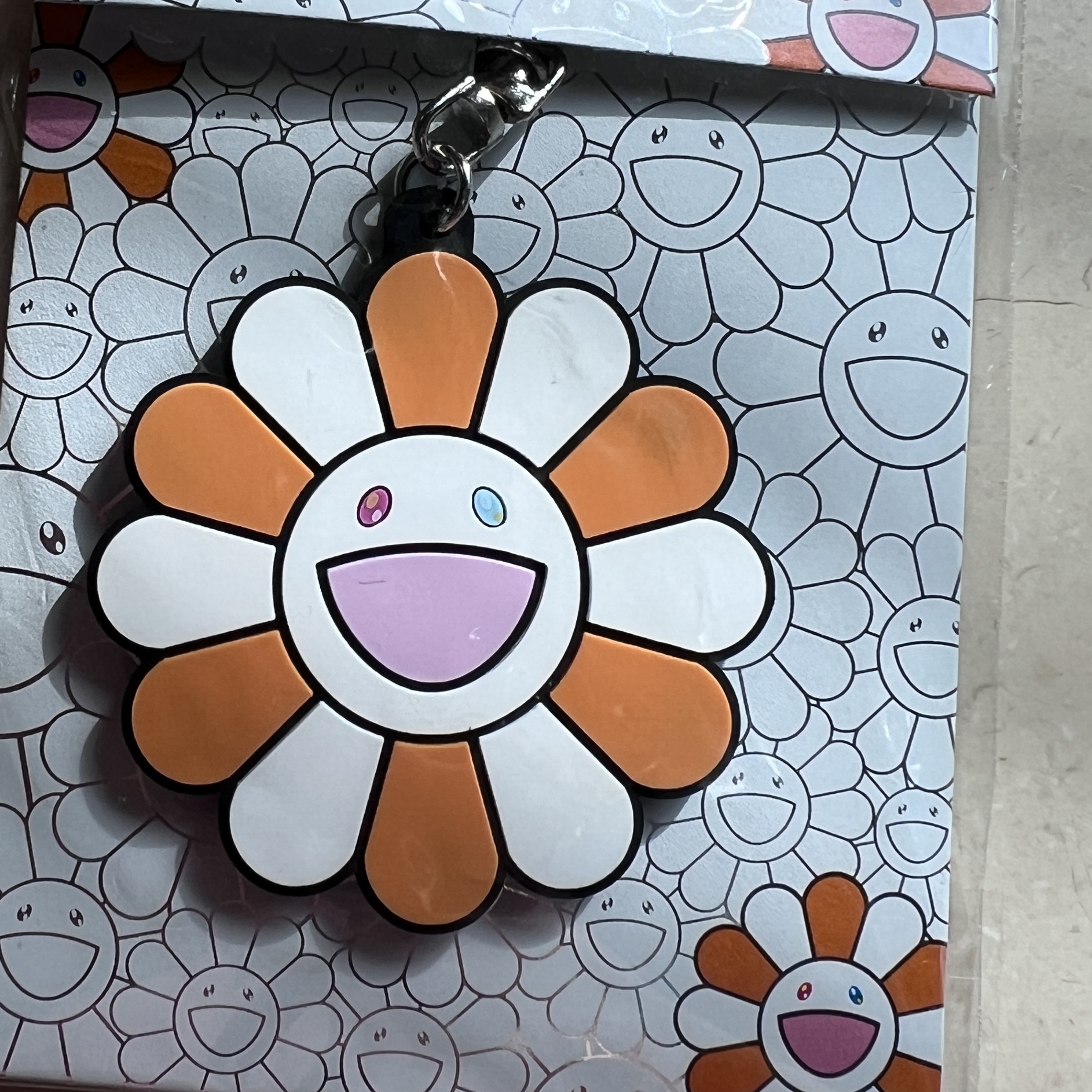 Kaikai Kiki Flower Rubber Keyring Orange White, [SS25] moif Multi Device Vest Black 착용 스타일 - 1