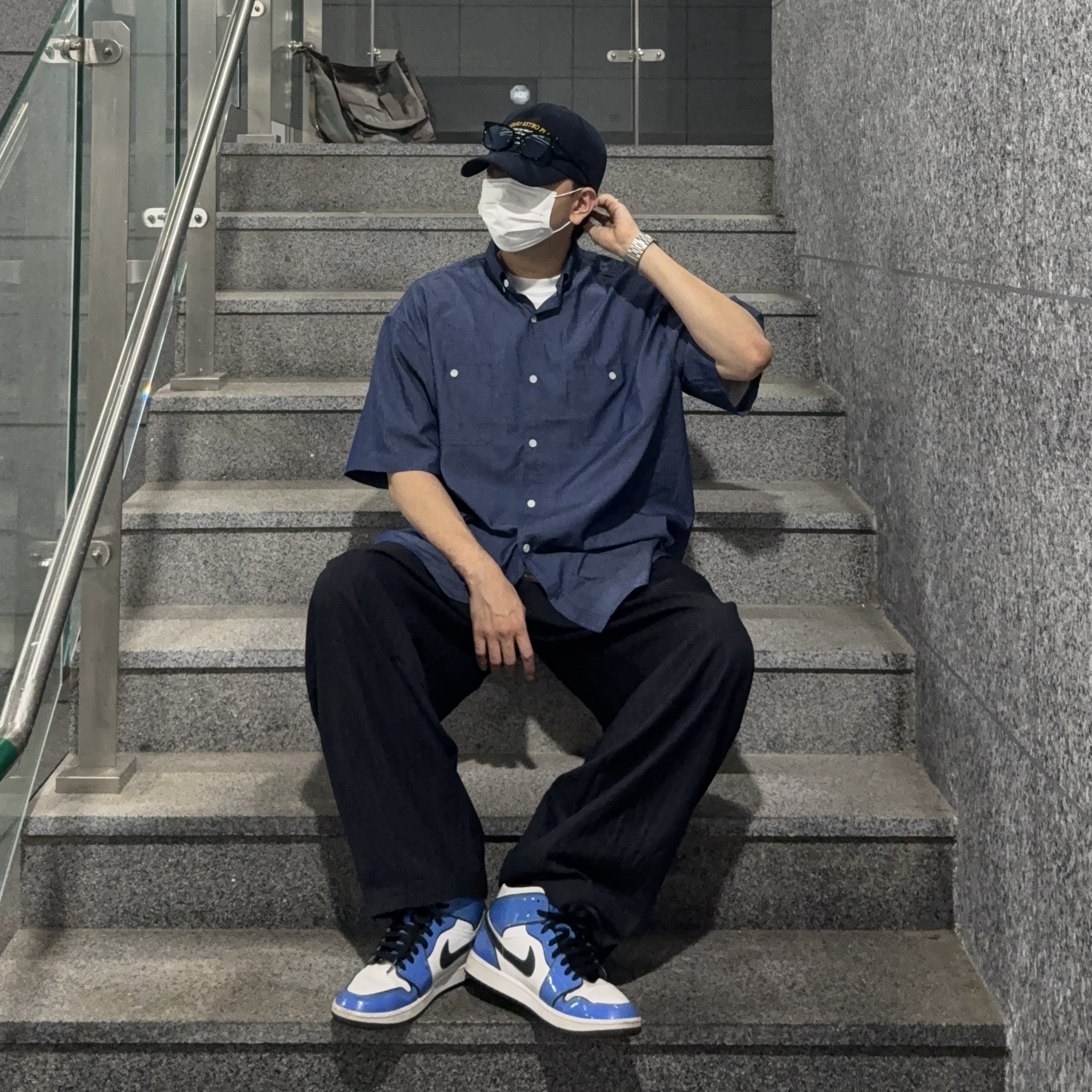 Jordan 1 Mid SE Signal Blue 착용 스타일 - 1