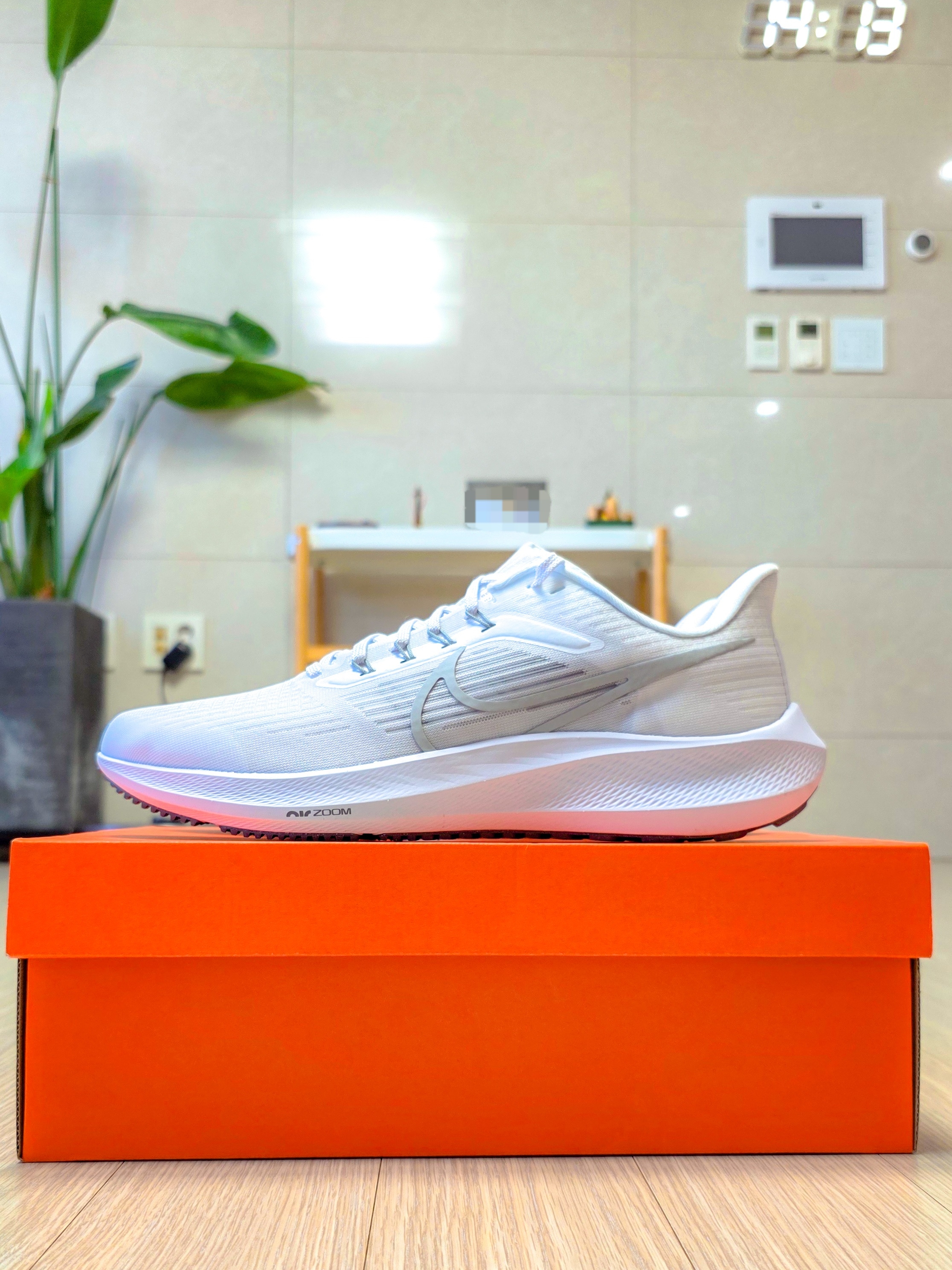 Nike Air Zoom Pegasus 39 White Grey Fog 착용 스타일 - 2