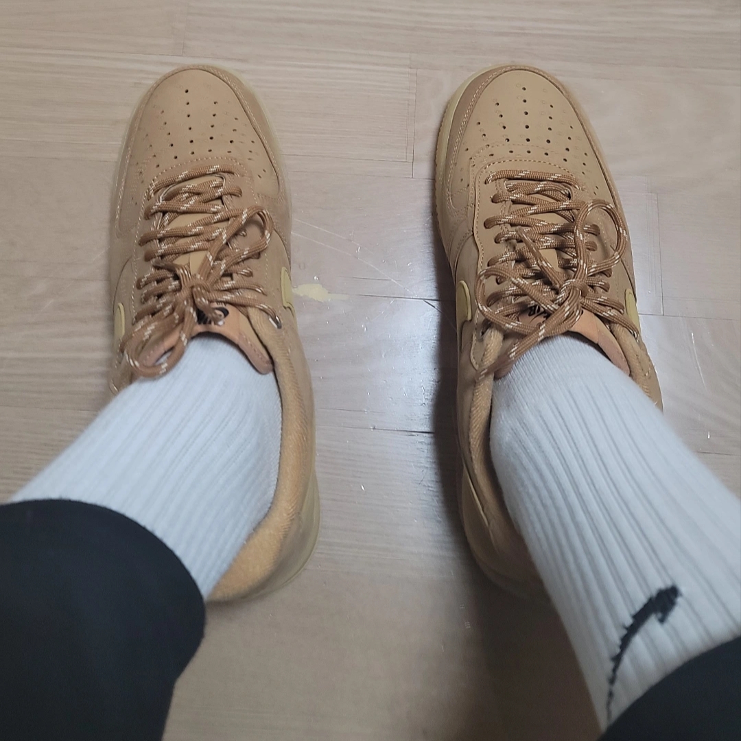 Nike Air Force 1 '07 WB Flax 착용 스타일 - 1