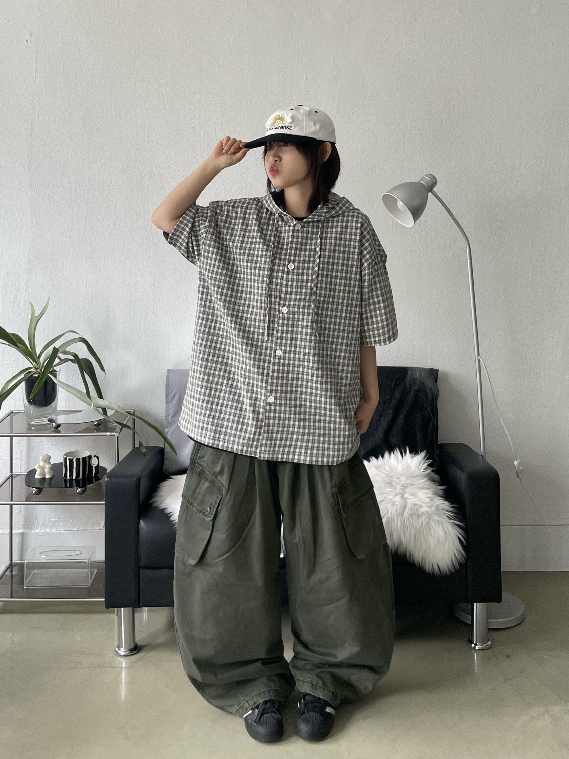 Hello Sunrise  Two Tone Washed OG Logo 6panel Cap Off White & Black, Adidas Superstar Core Black White 착용 스타일 - 1