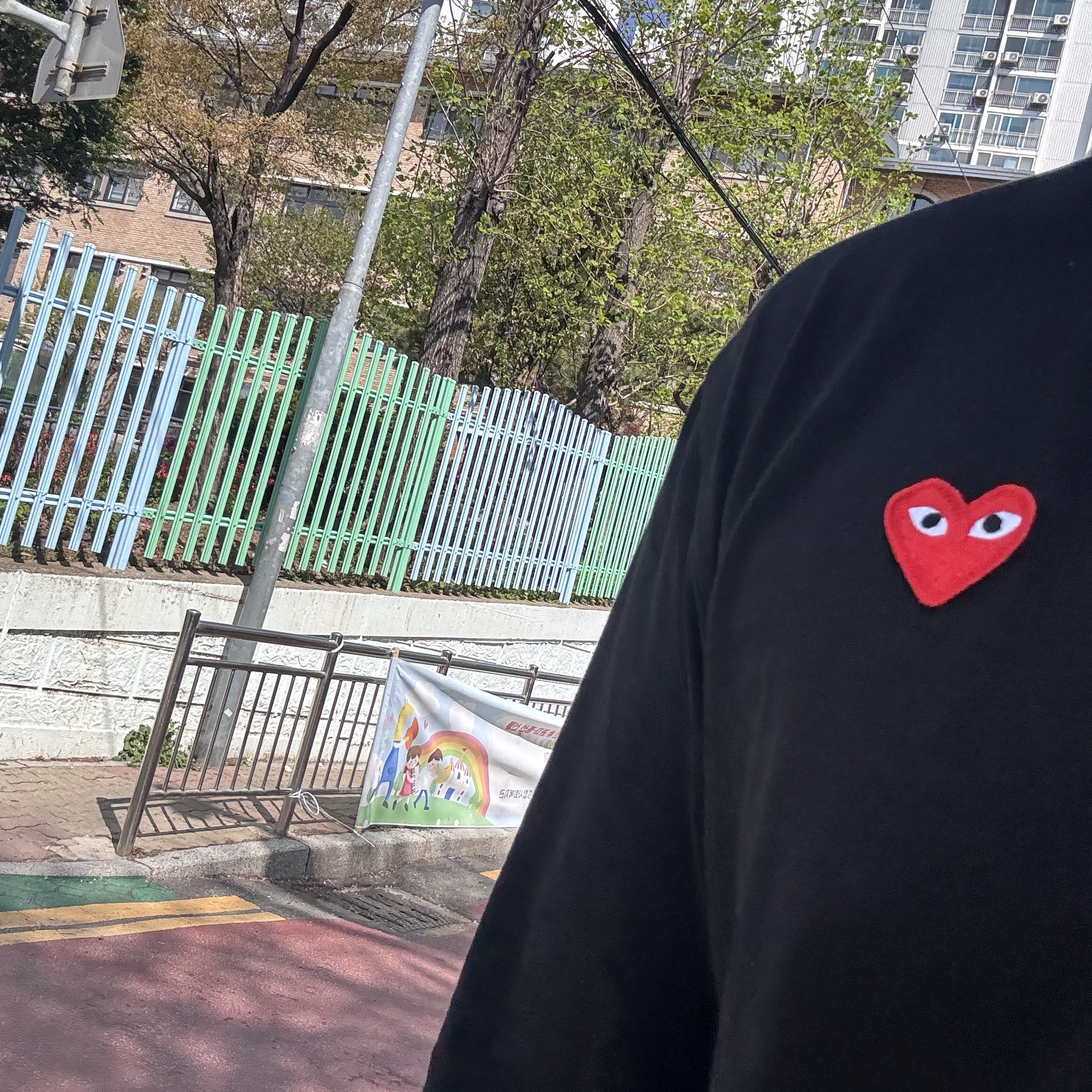 Play Comme des Garcons LS T-Shirt Black 착용 스타일