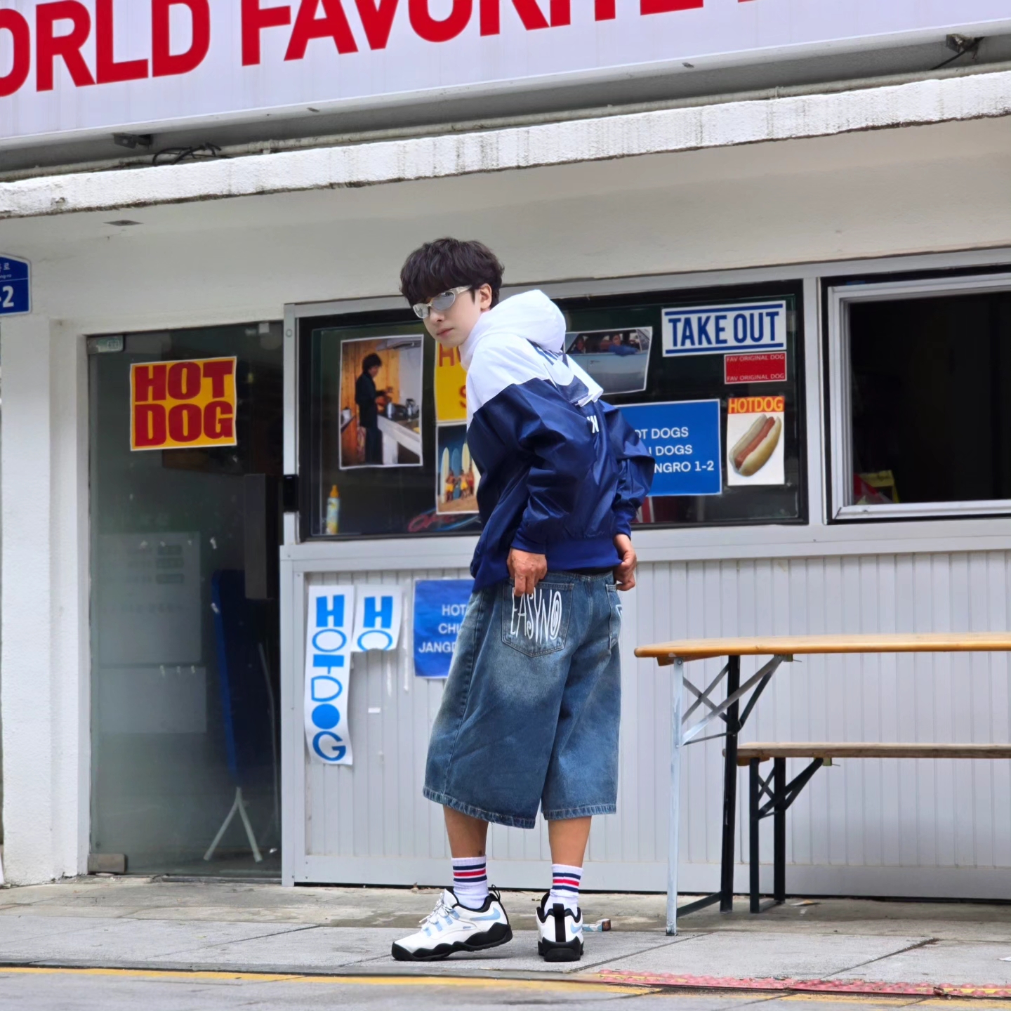 Nike x Supreme SB Darwin Low White, Nike Windrunner Woven Lined Jacket White Blue Void - Asia 착용 스타일 - 1