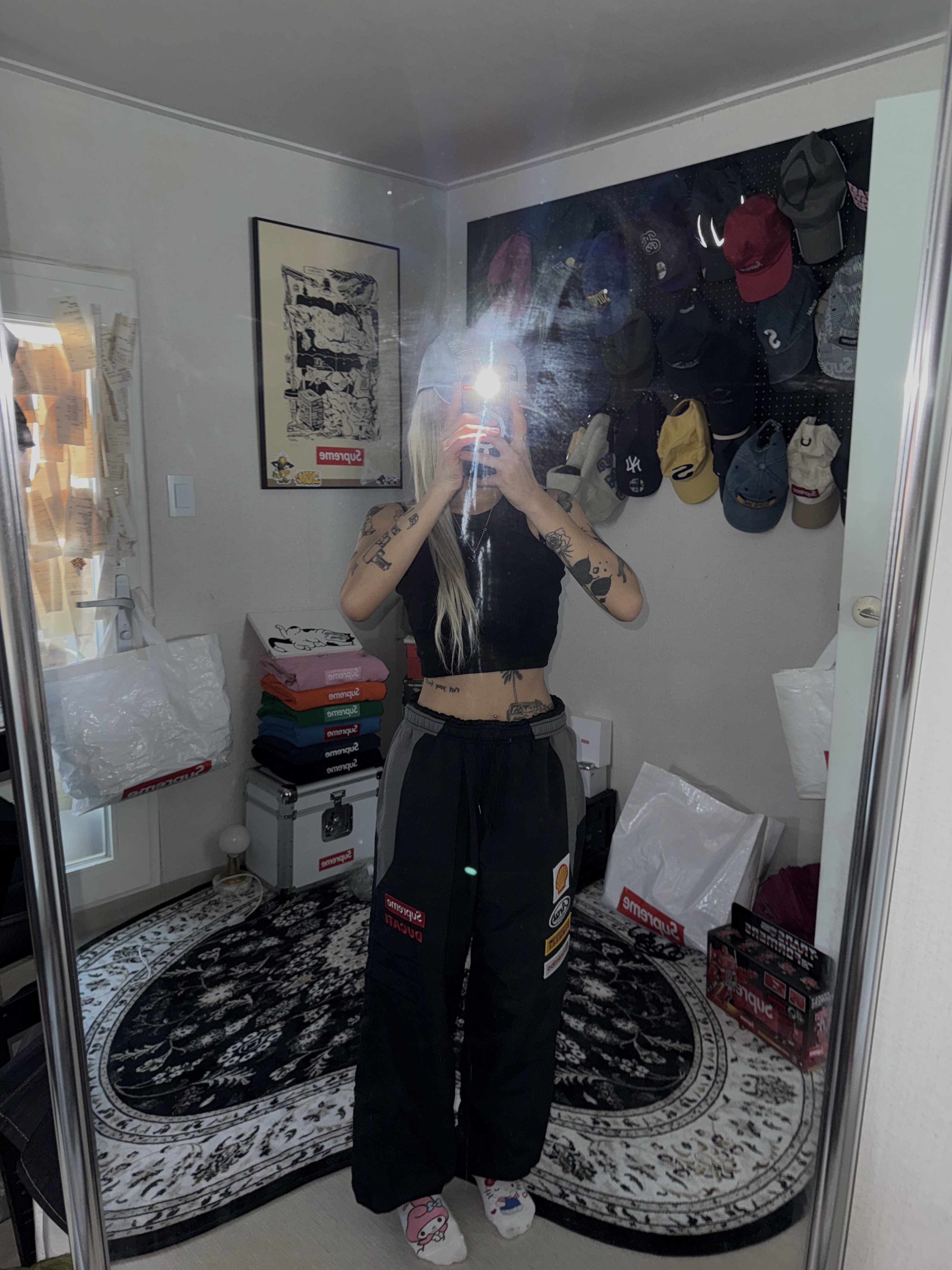 Supreme x Ducati Track Pants Black - 24SS, Supreme Washed Chino Twill Camp Cap Silver - 25SS 착용 스타일 - 1