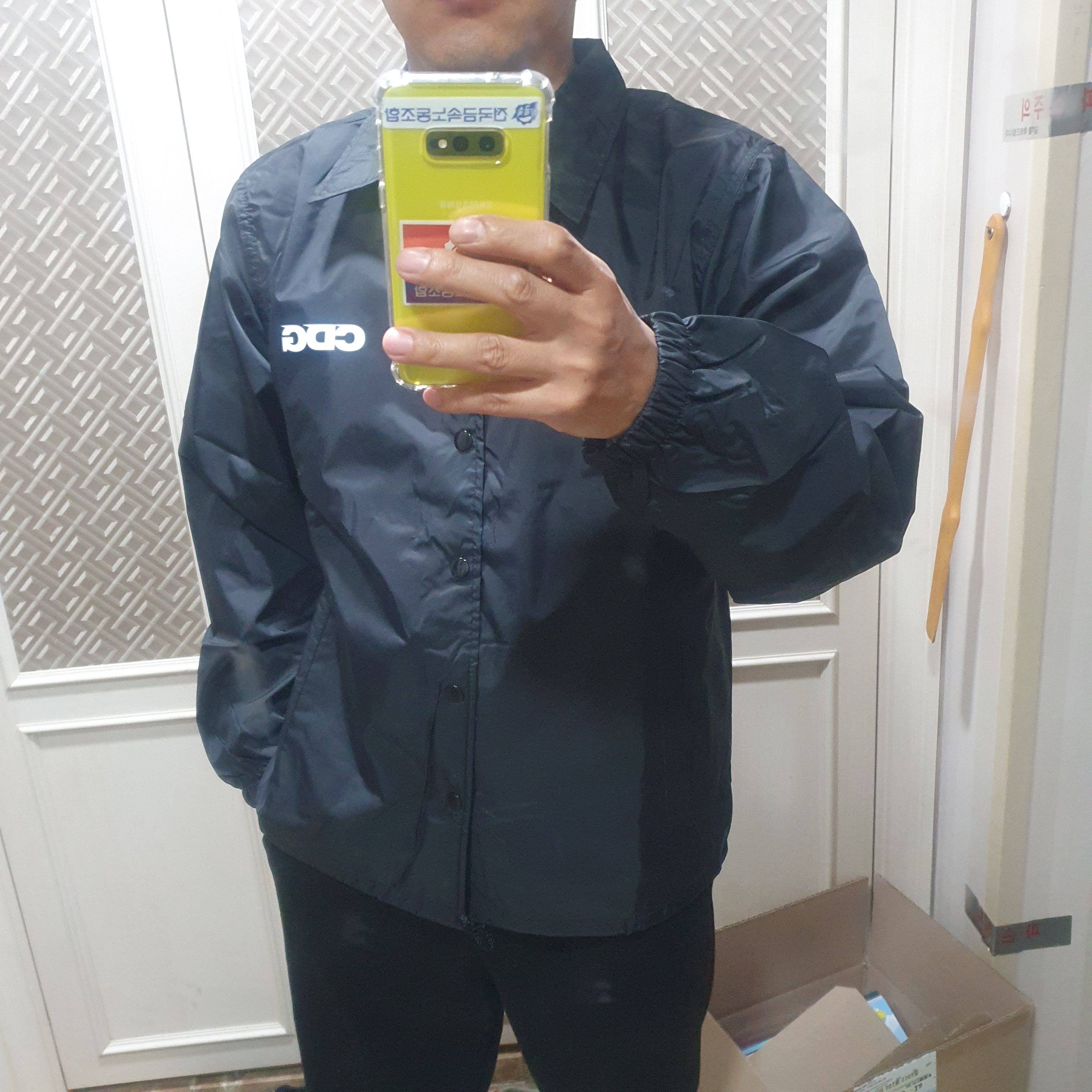 CDG Coach Jacket5 Black 착용 스타일