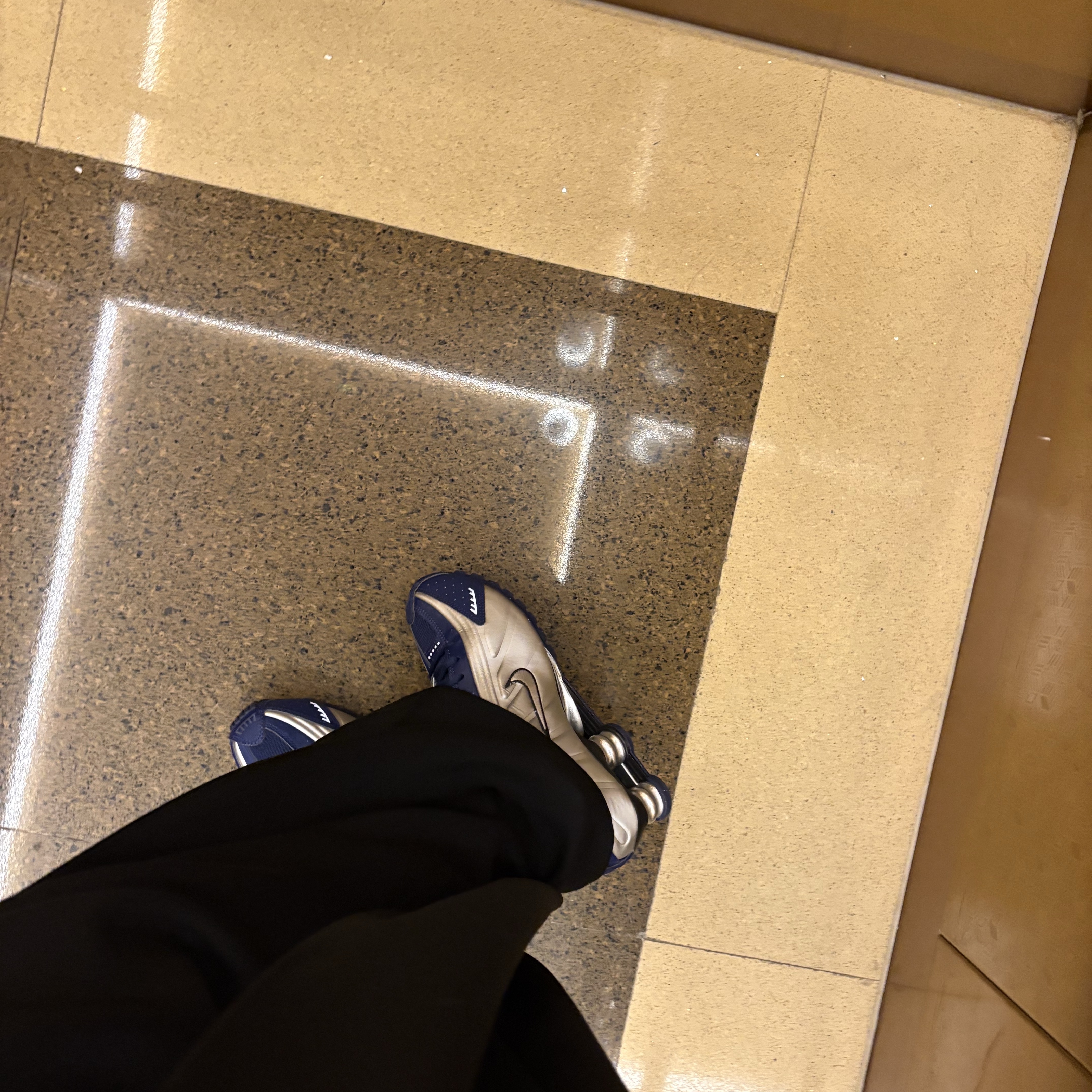 (W) Nike Shox R4 Blue Void Metallic Silver, Play Comme des Garcons Black Heart Blue Eyes T-Shirt White 착용 스타일 - 2