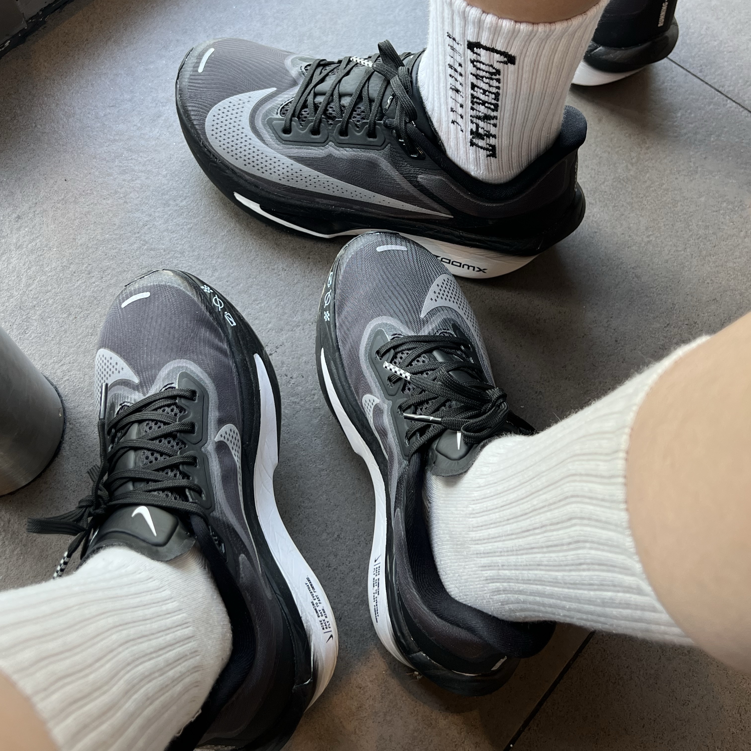 Nike Zoom Fly 6 Black Light Smoke Grey 착용 스타일