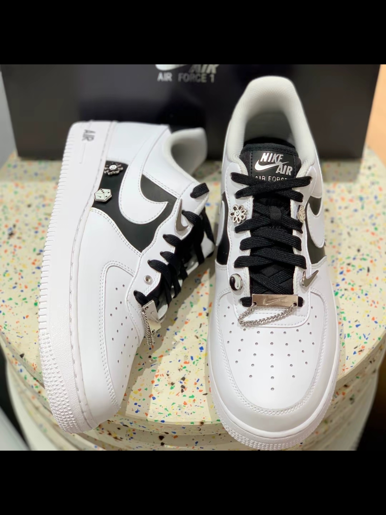 Nike Air Force 1 '07 PRM White Black 착용 스타일