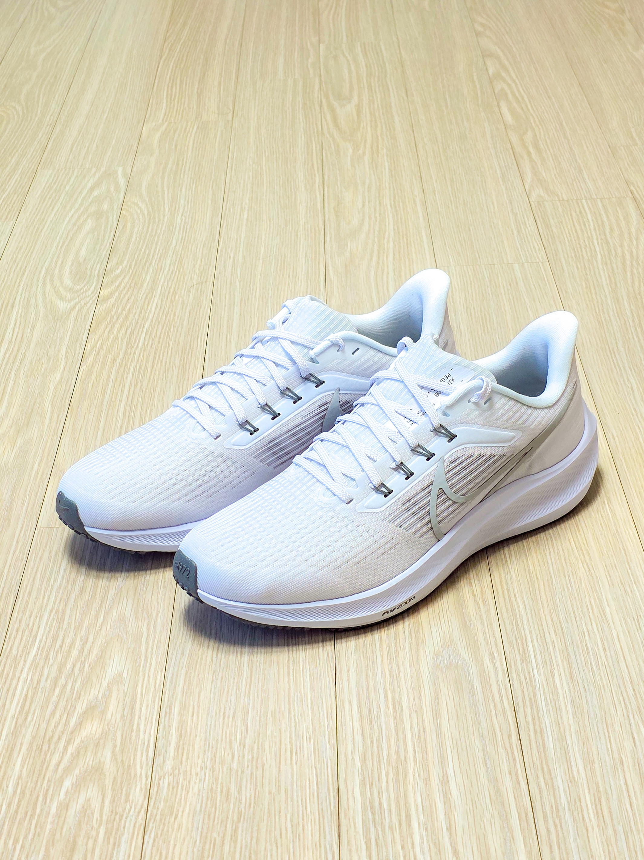 Nike Air Zoom Pegasus 39 White Grey Fog 착용 스타일 - 4