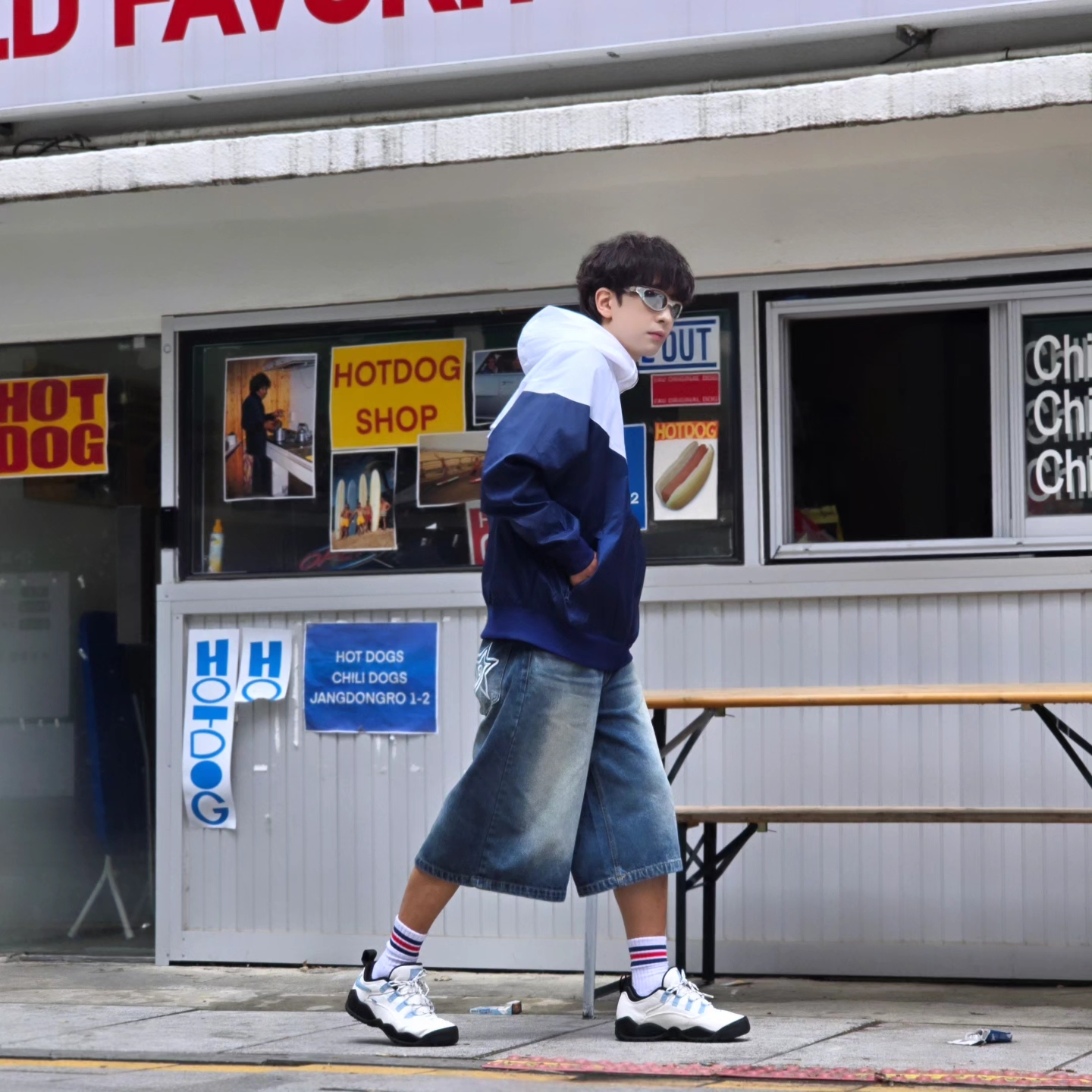 Nike x Supreme SB Darwin Low White, Nike Windrunner Woven Lined Jacket White Blue Void - Asia 착용 스타일 - 5