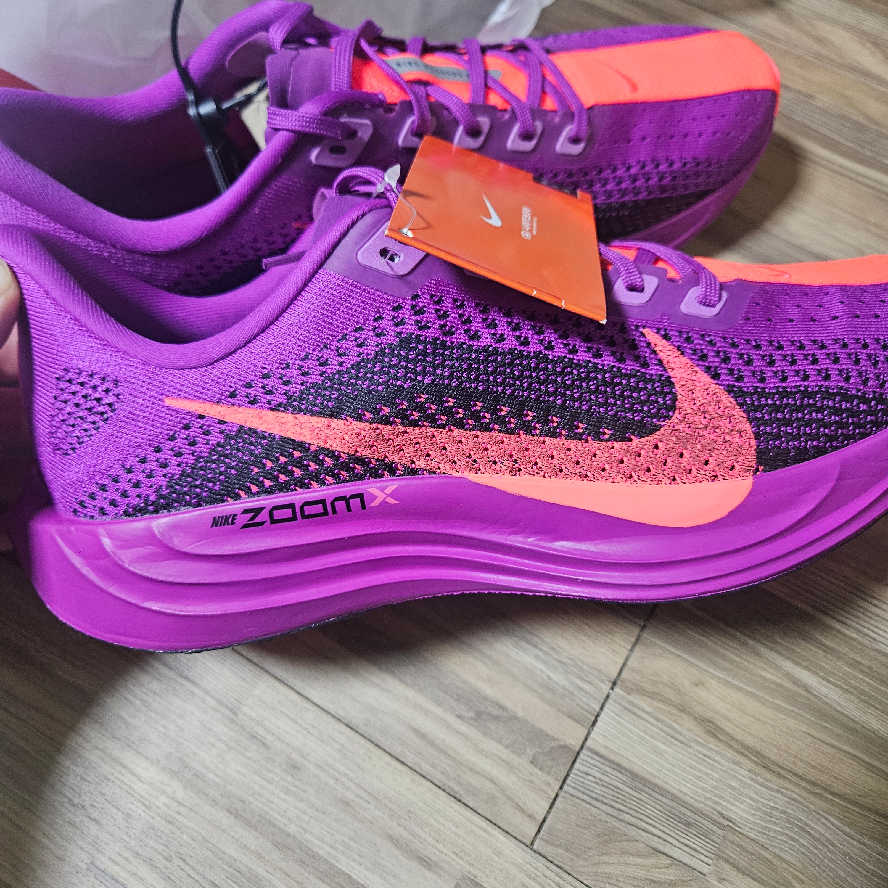 Nike Pegasus Plus Vivid Purple Black 착용 스타일 - 2