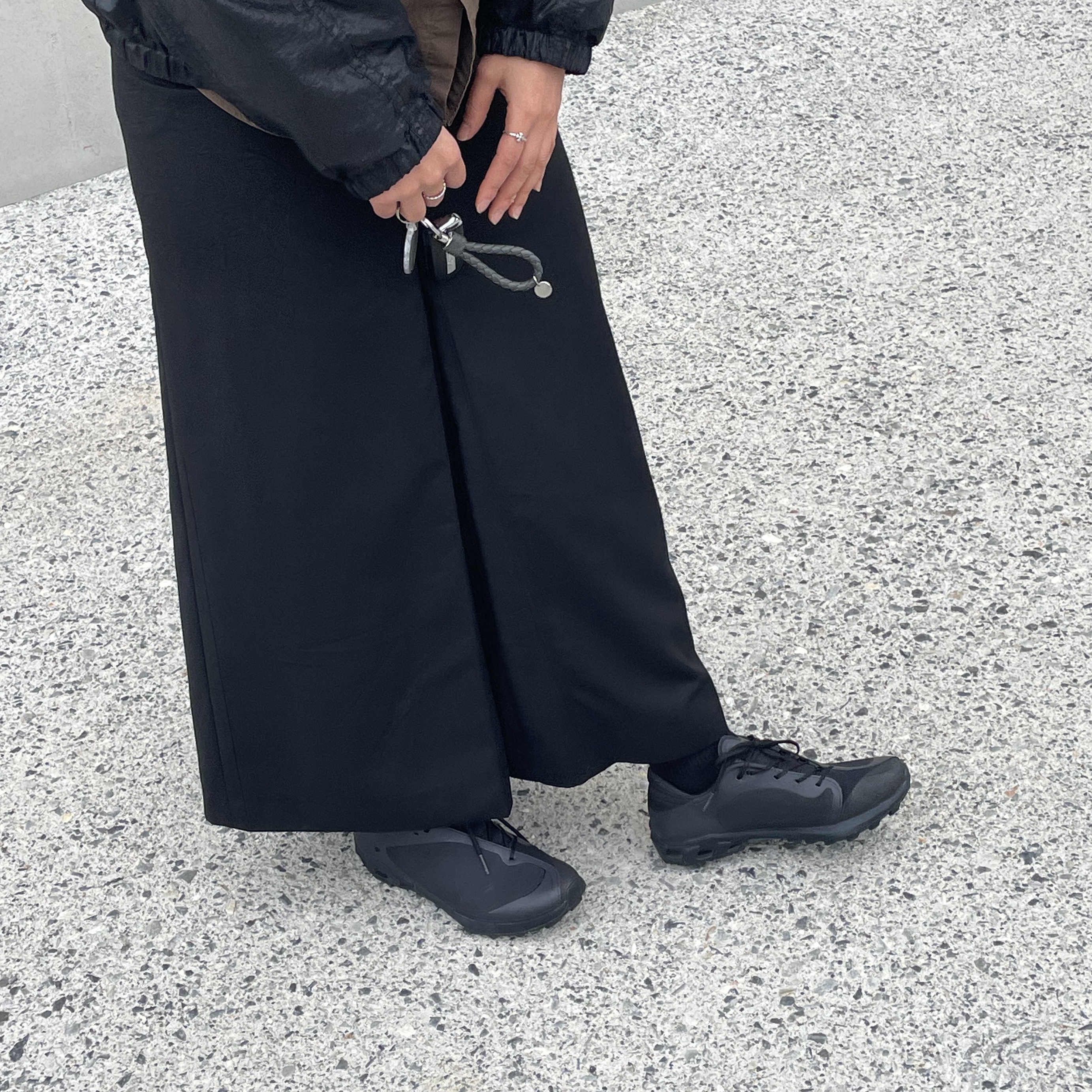(W) On Running x Post Archive Faction (Paf) Cloudventure Peak All Black 착용 스타일 - 2