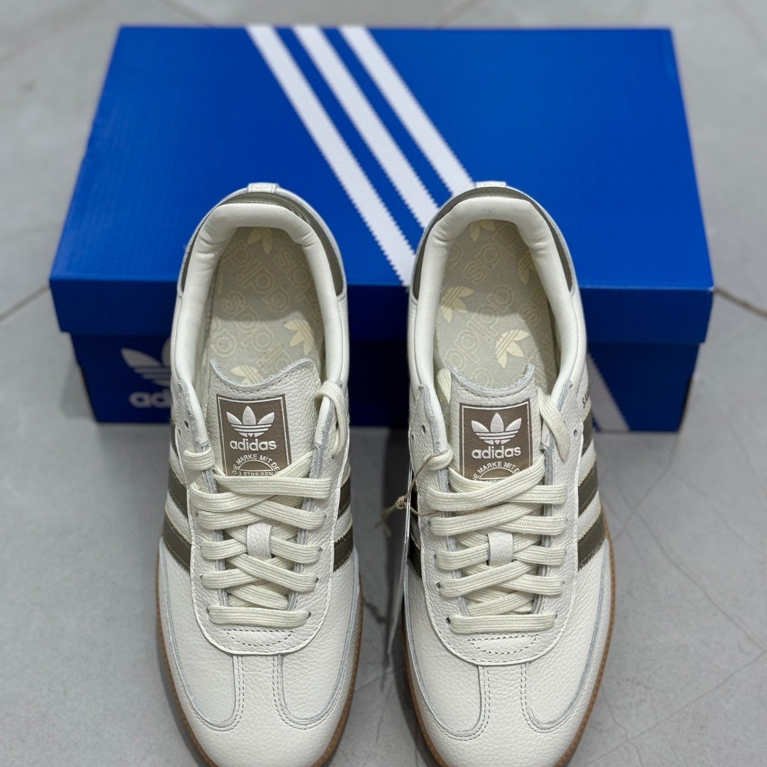 (W) Adidas Samba OG Off White Cyber Metallic, Adidas Gazelle White Grey 착용 스타일 - 6
