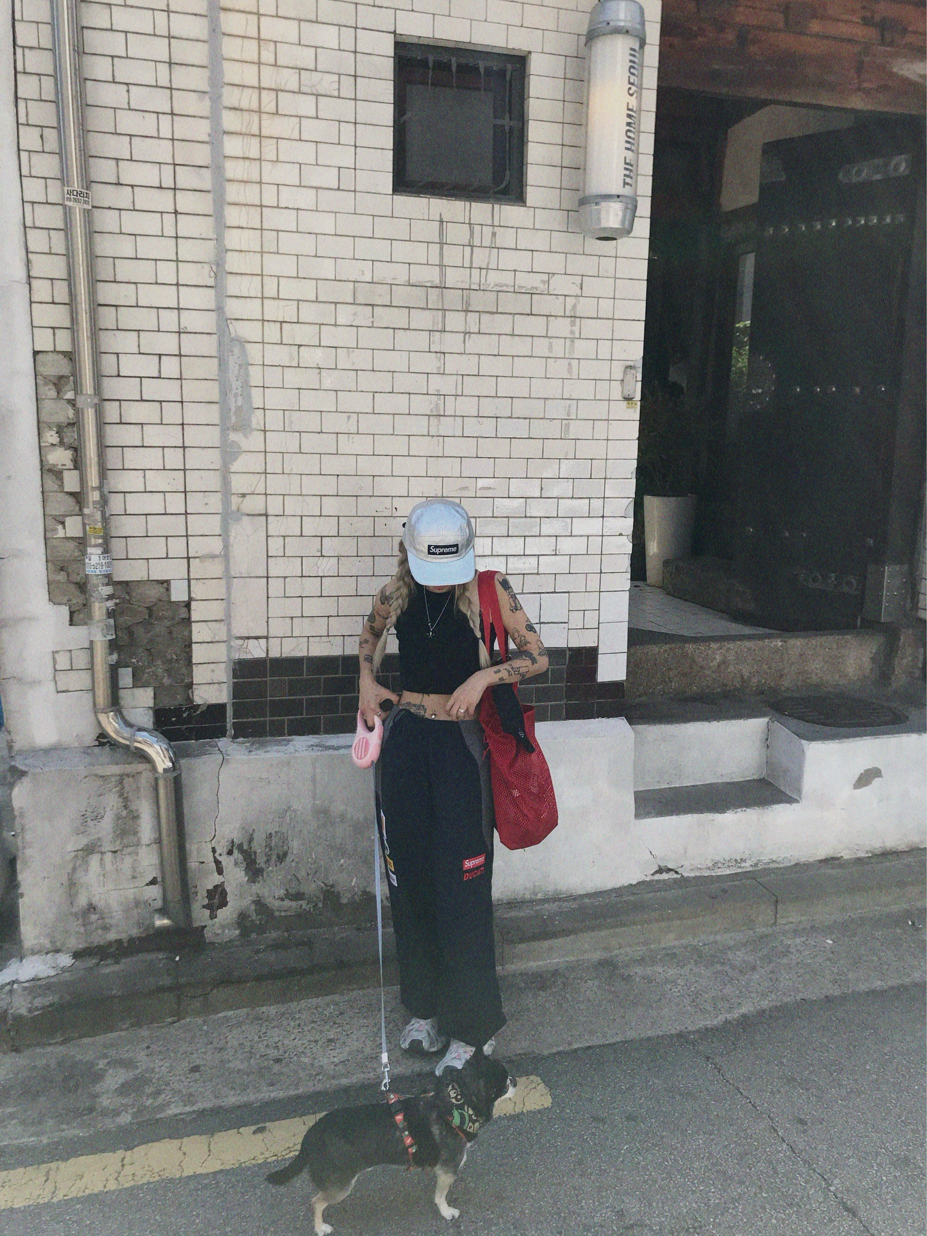 Supreme Mesh Tote Bag Red - 25SS, Supreme x Ducati Track Pants Black - 24SS 착용 스타일