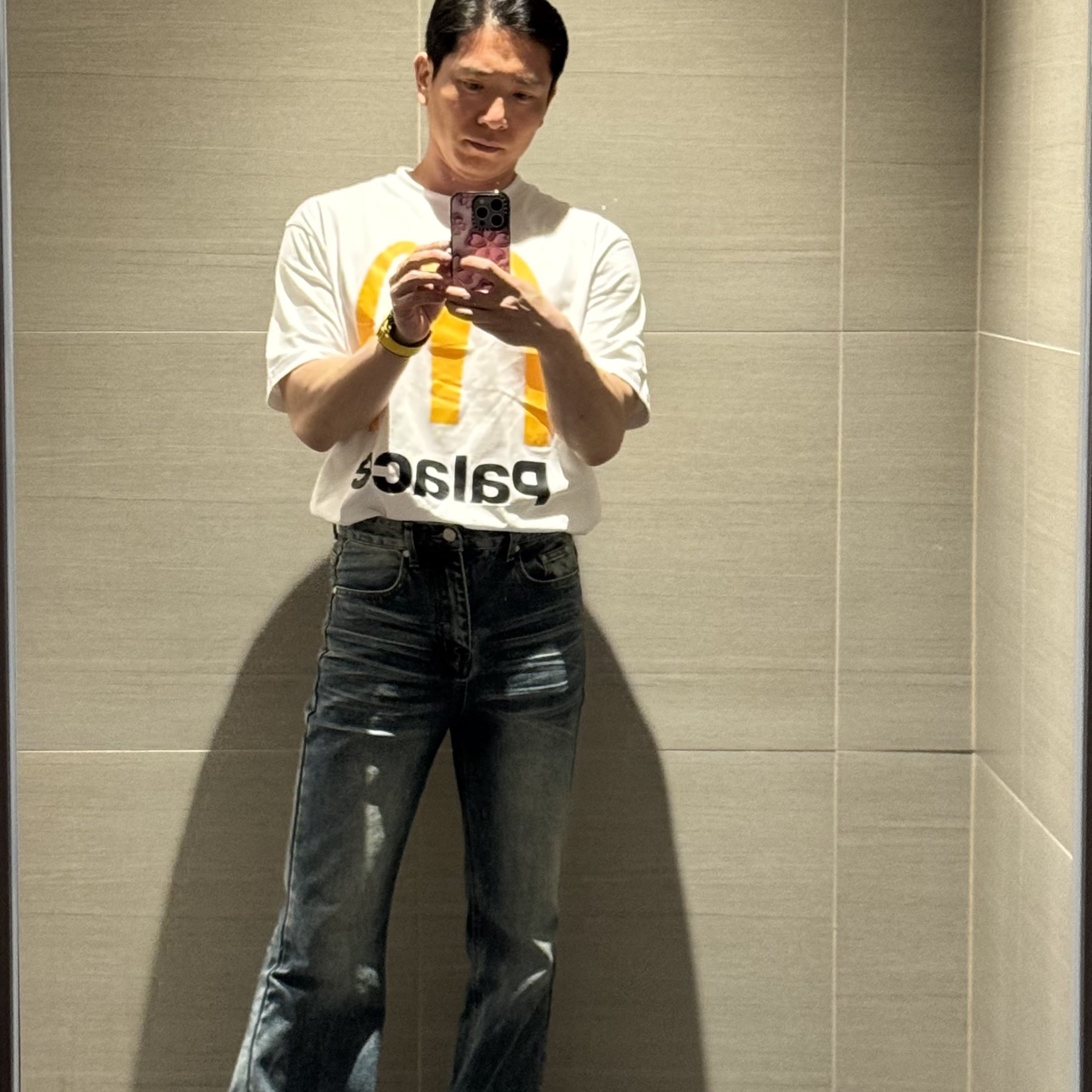 Palace x McDonald's Logo T-Shirt White - 23FW 착용 스타일 - 1