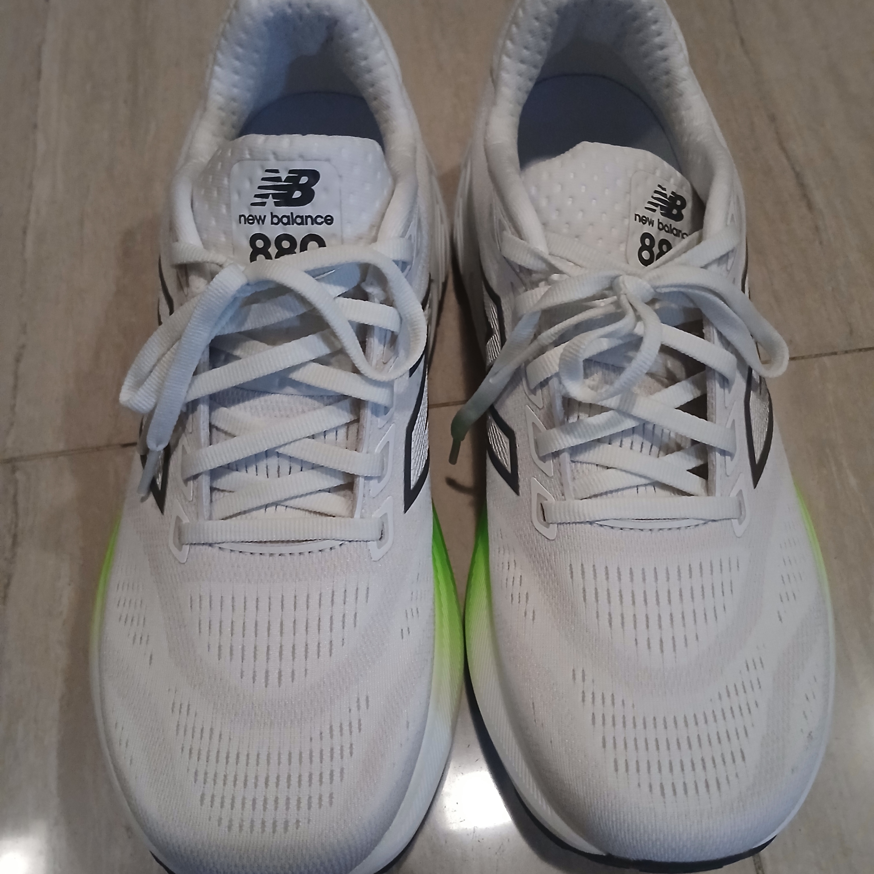 New Balance Fresh Foam X 880v15 Light Grey - 2E Wide 착용 스타일 - 2