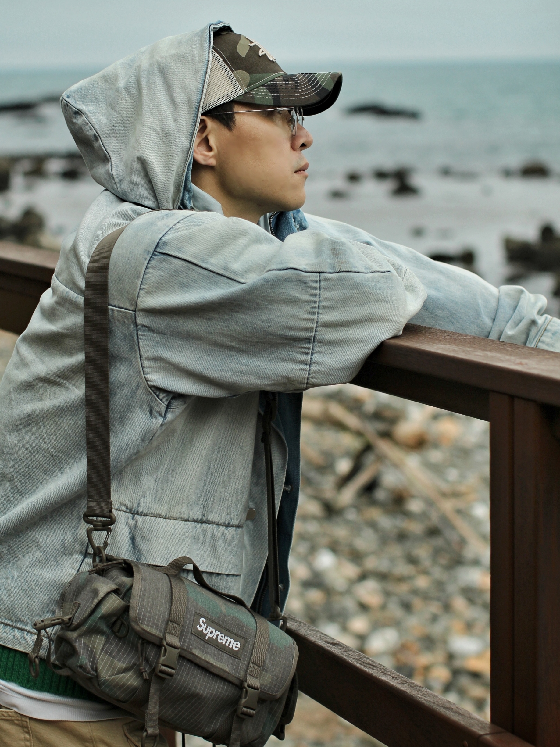 Stussy New Era 9twenty Basic Trucker Woodland Camo, Supreme Mini Duffle Bag Woodland Camo - 24SS 착용 스타일 - 3