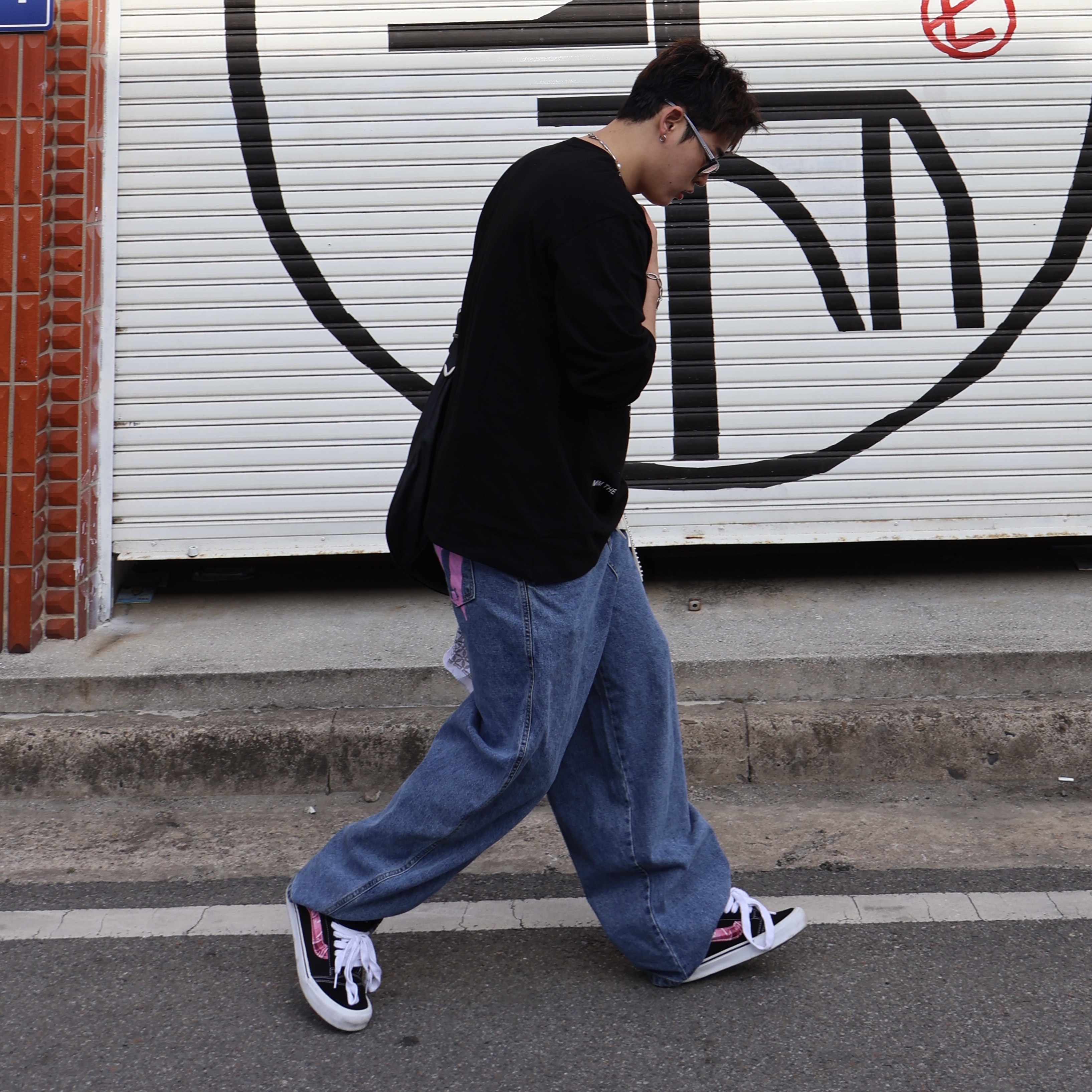 Vans x Peaches. Knu-Skool Black Pink 착용 스타일 - 3