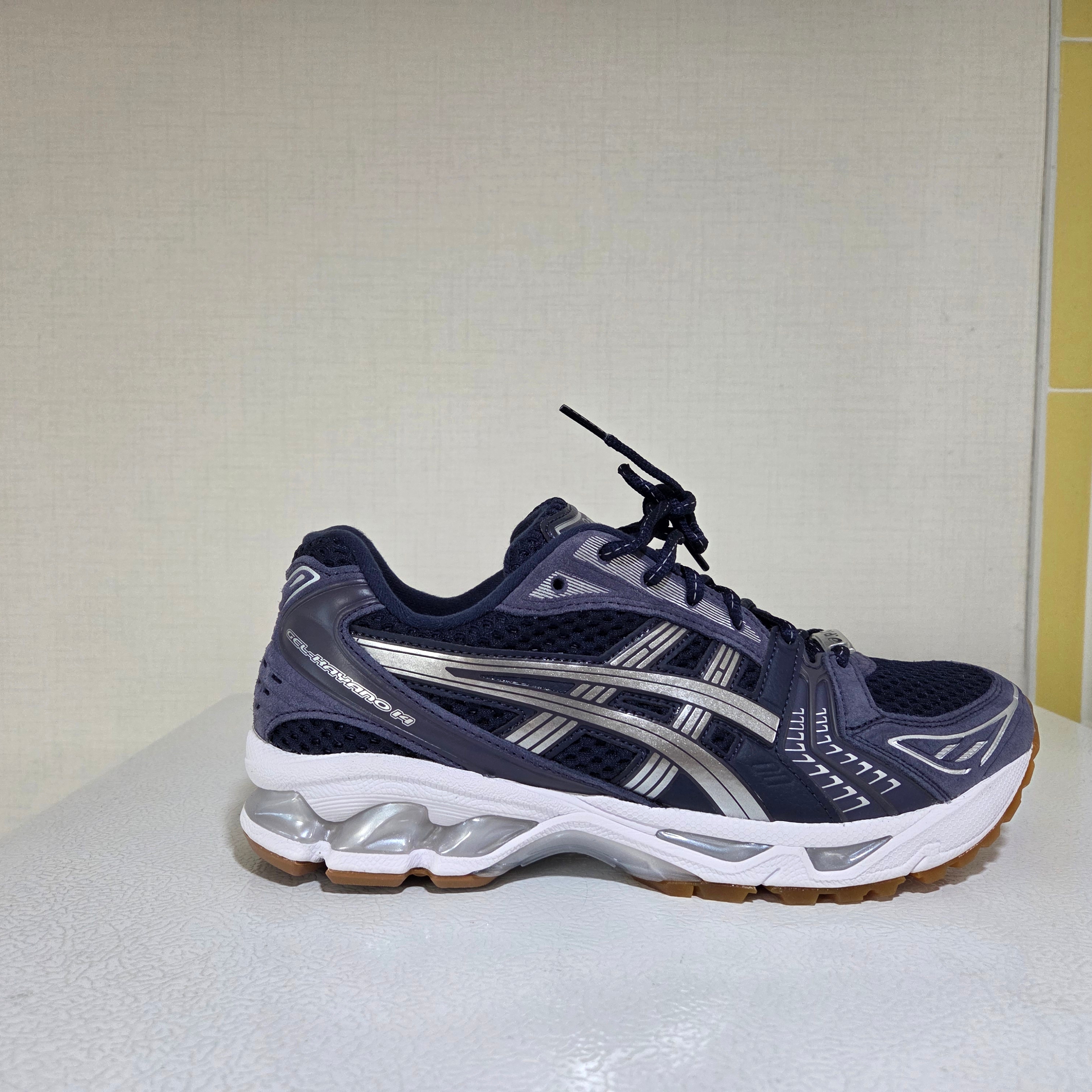 Asics x A.P.C. Gel-Kayano 14 Midnight Indigo Fog 착용 스타일 - 3
