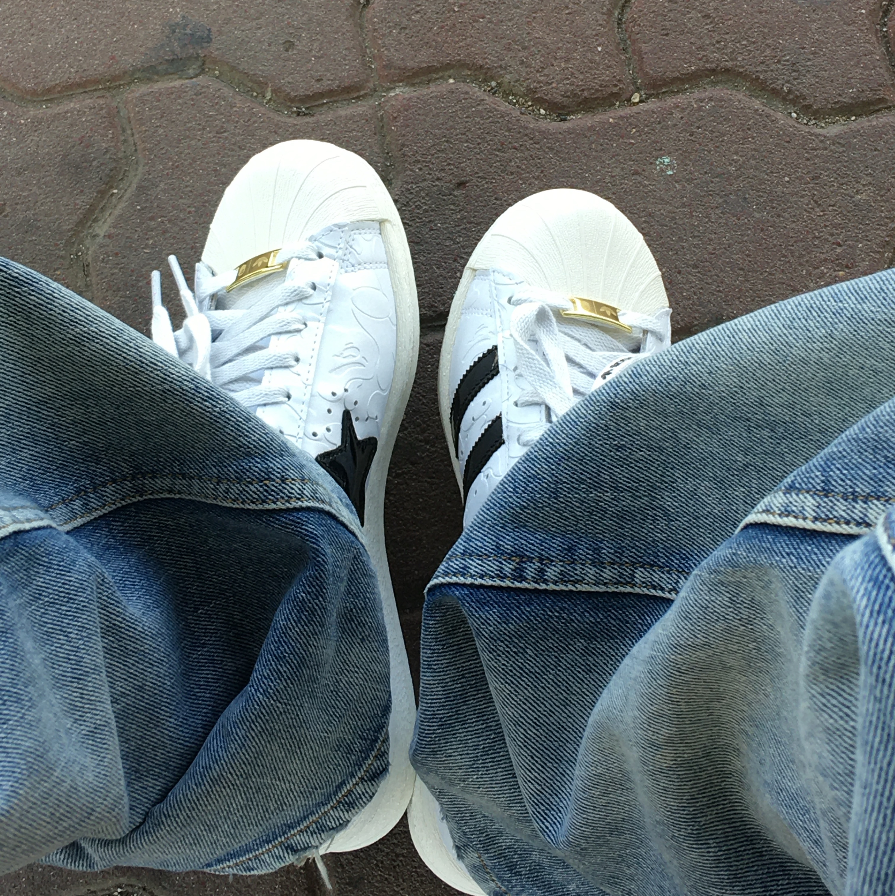 Adidas x BAPE Superstar Vintage Cloud White Core Black 착용 스타일 - 1