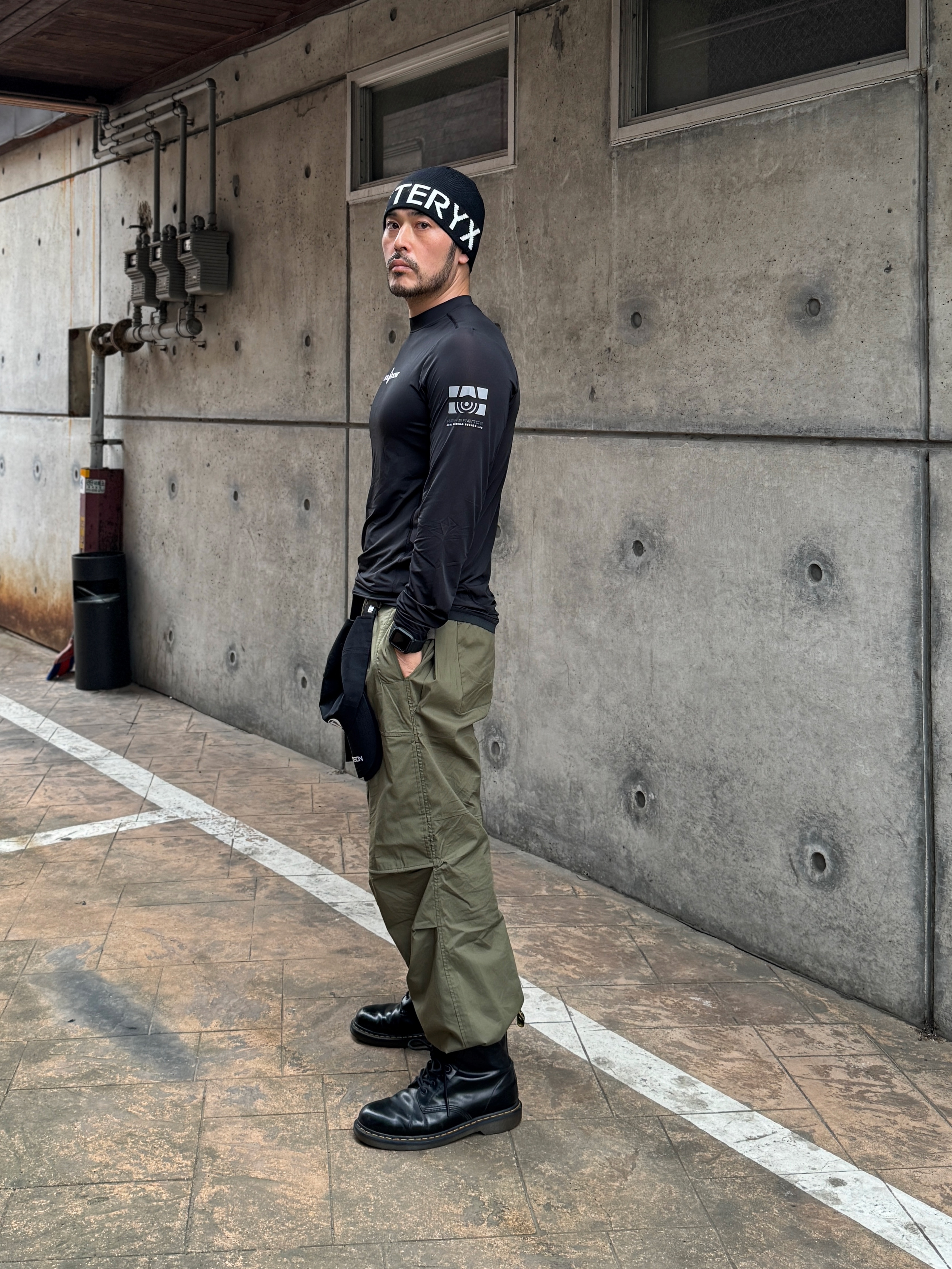 Dr. Martens 1460 Smooth Boots Black, Arc'teryx Word Head Toque Orca 착용 스타일 - 5