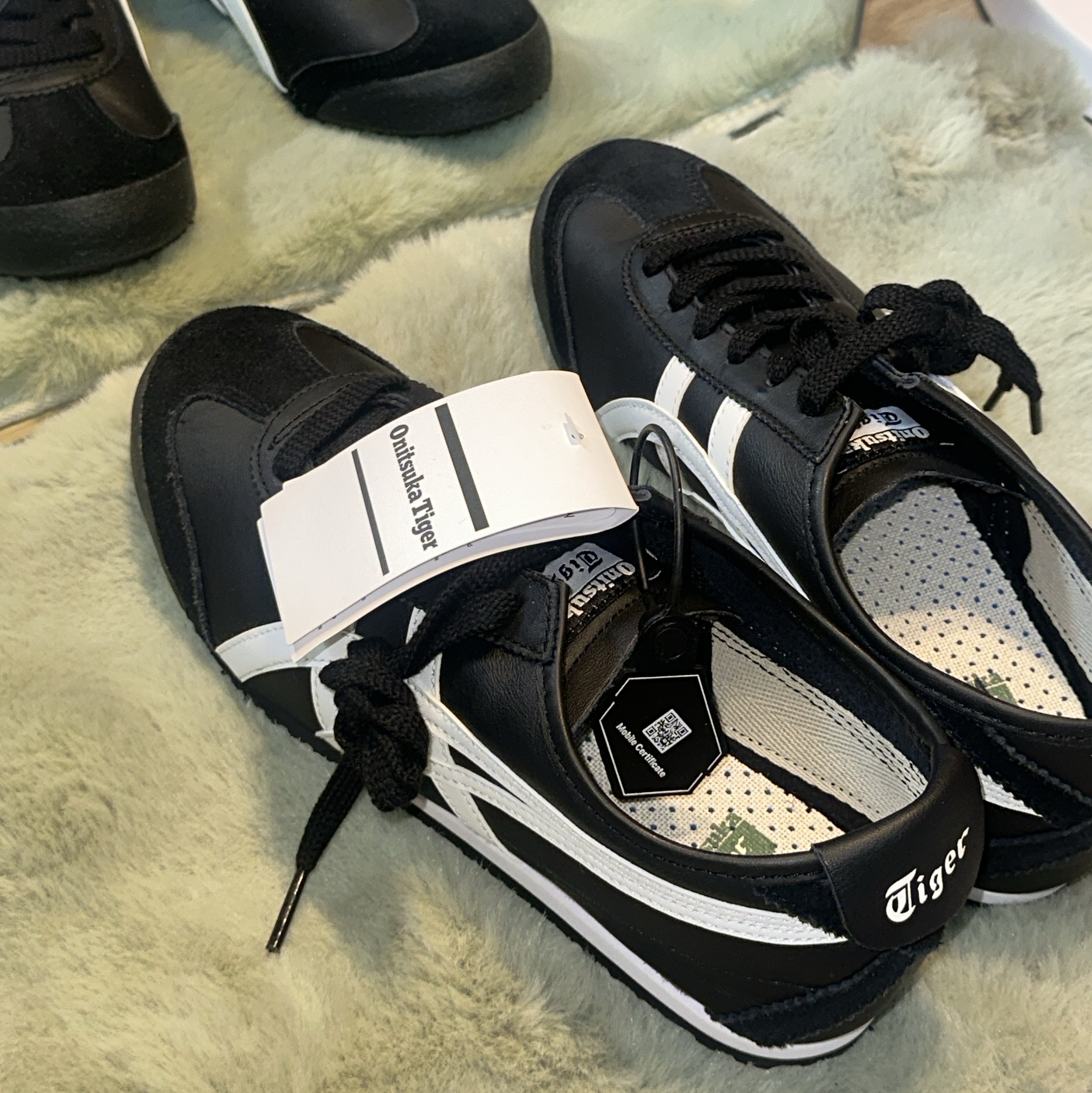 Onitsuka Tiger Mexico 66 Black White 착용 스타일