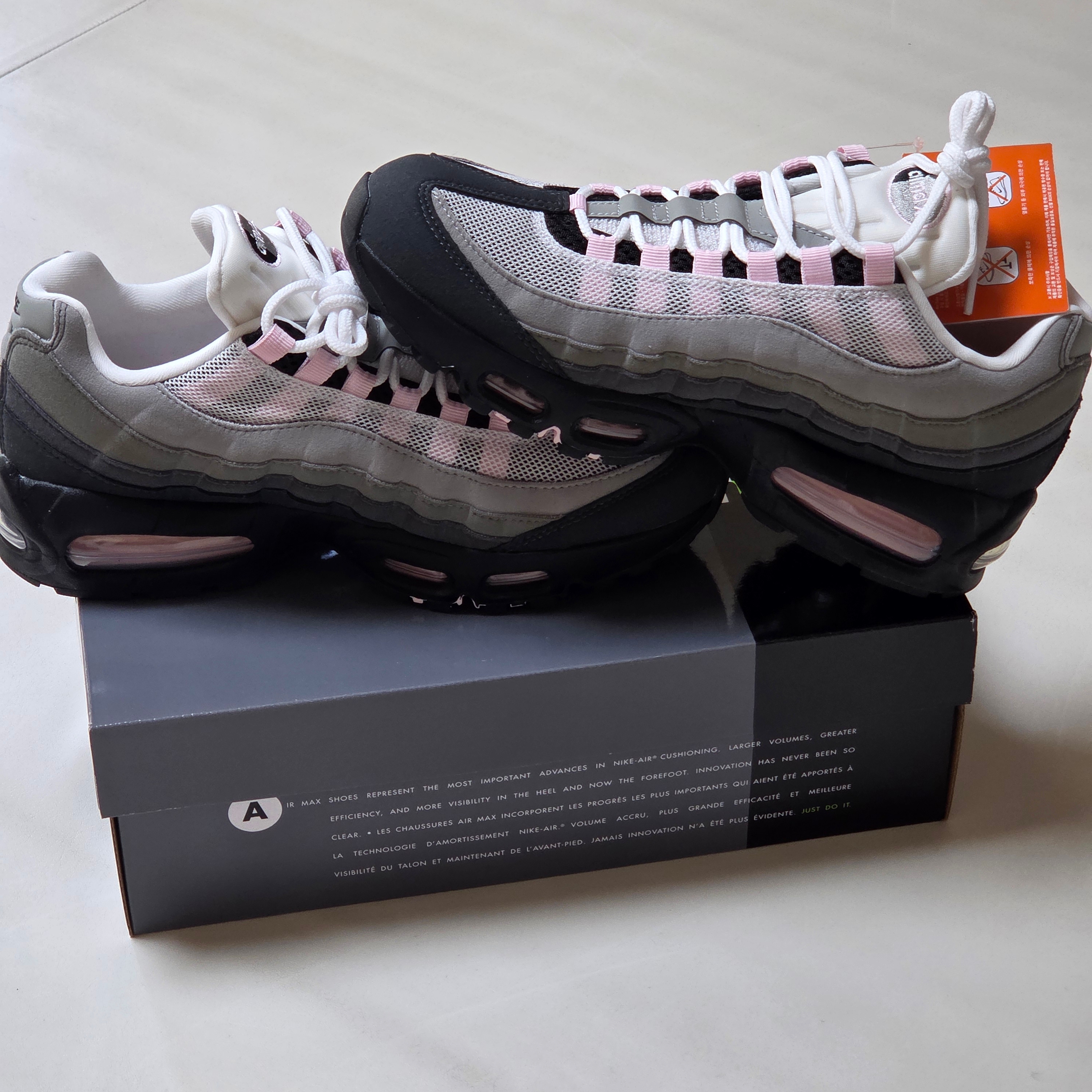 (W) Nike Air Max 95 Pink Foam 착용 스타일 - 1