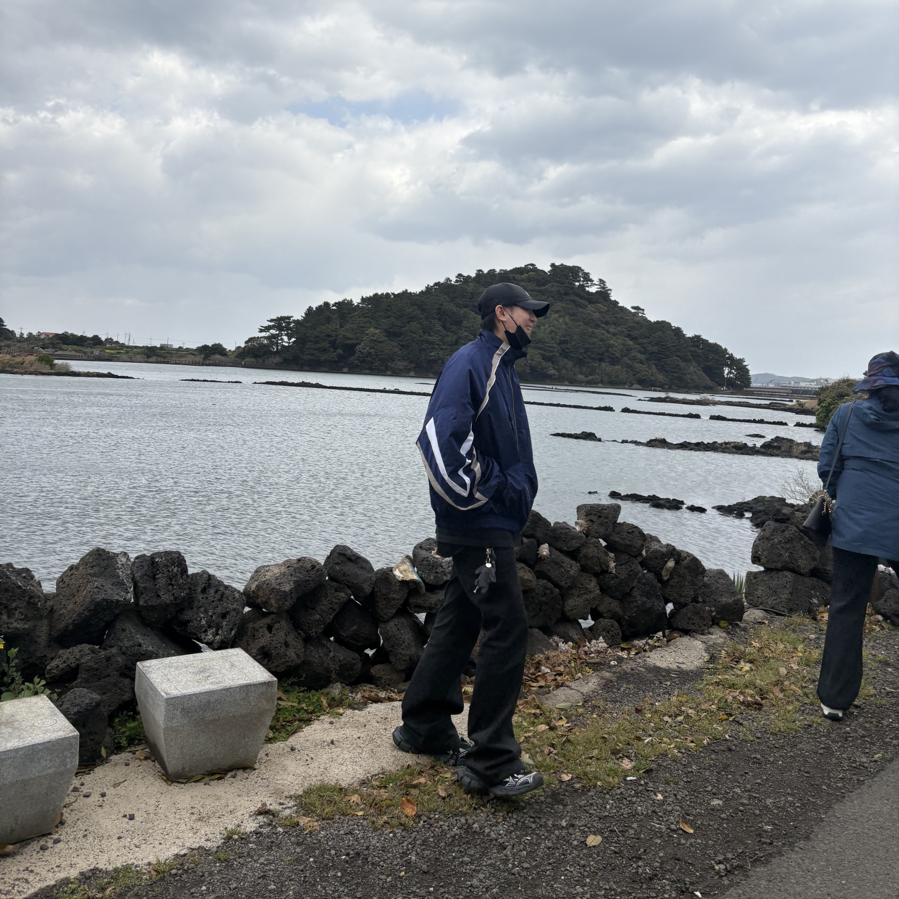 [KREAM 단독] Civision by CSC Hybrid Shell Track Jacket Navy, Nonnod Flared Pants Black 착용 스타일 - 1