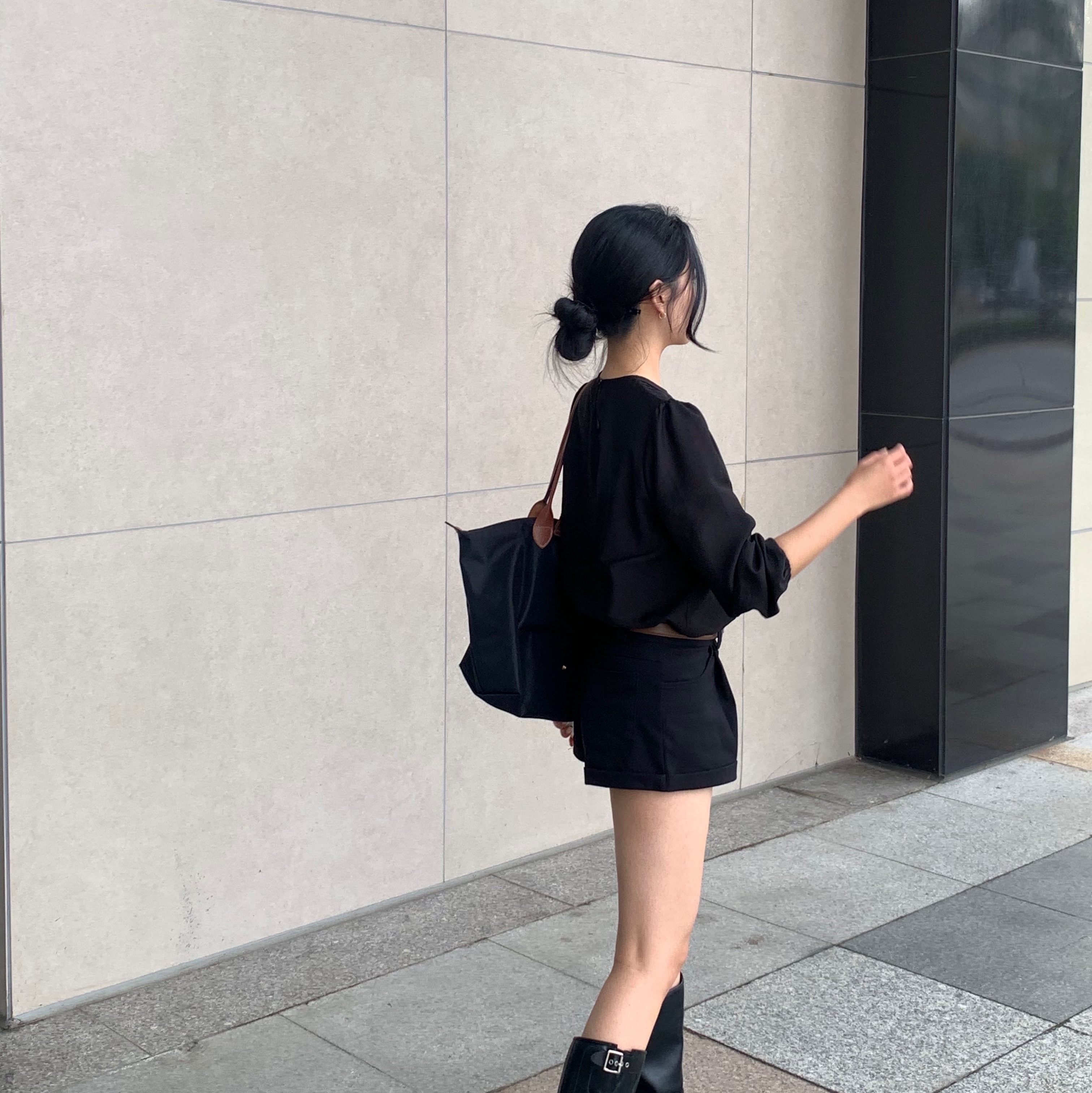 Longchamp Le Pliage Original Tote Bag M Black 착용 스타일 - 4