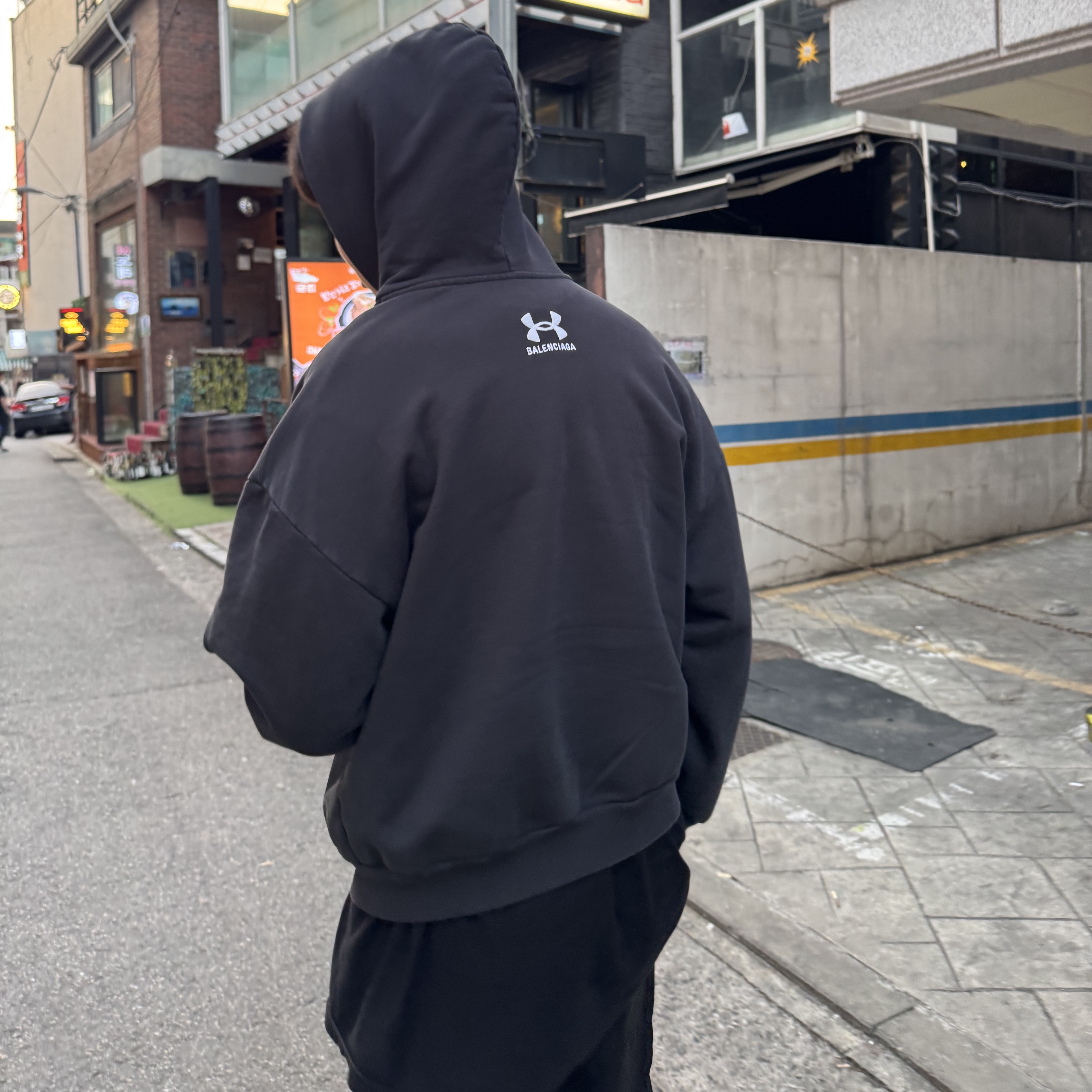 (W) Balenciaga x Under Armour Regular Fit Zip-Up Hoodie Black White 착용 스타일
