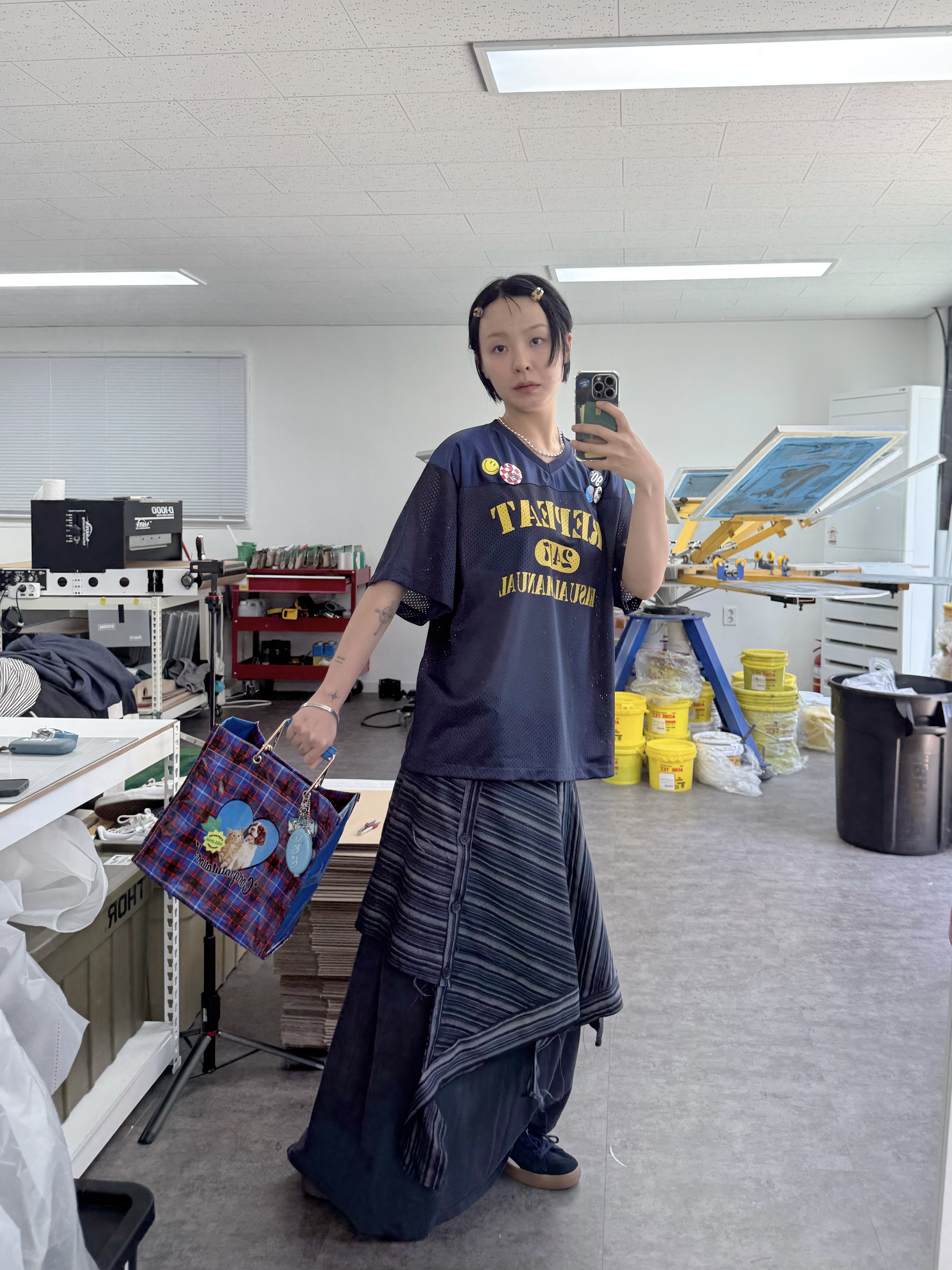 (W) Kasual Manual Mesh T-Shirt Navy 착용 스타일