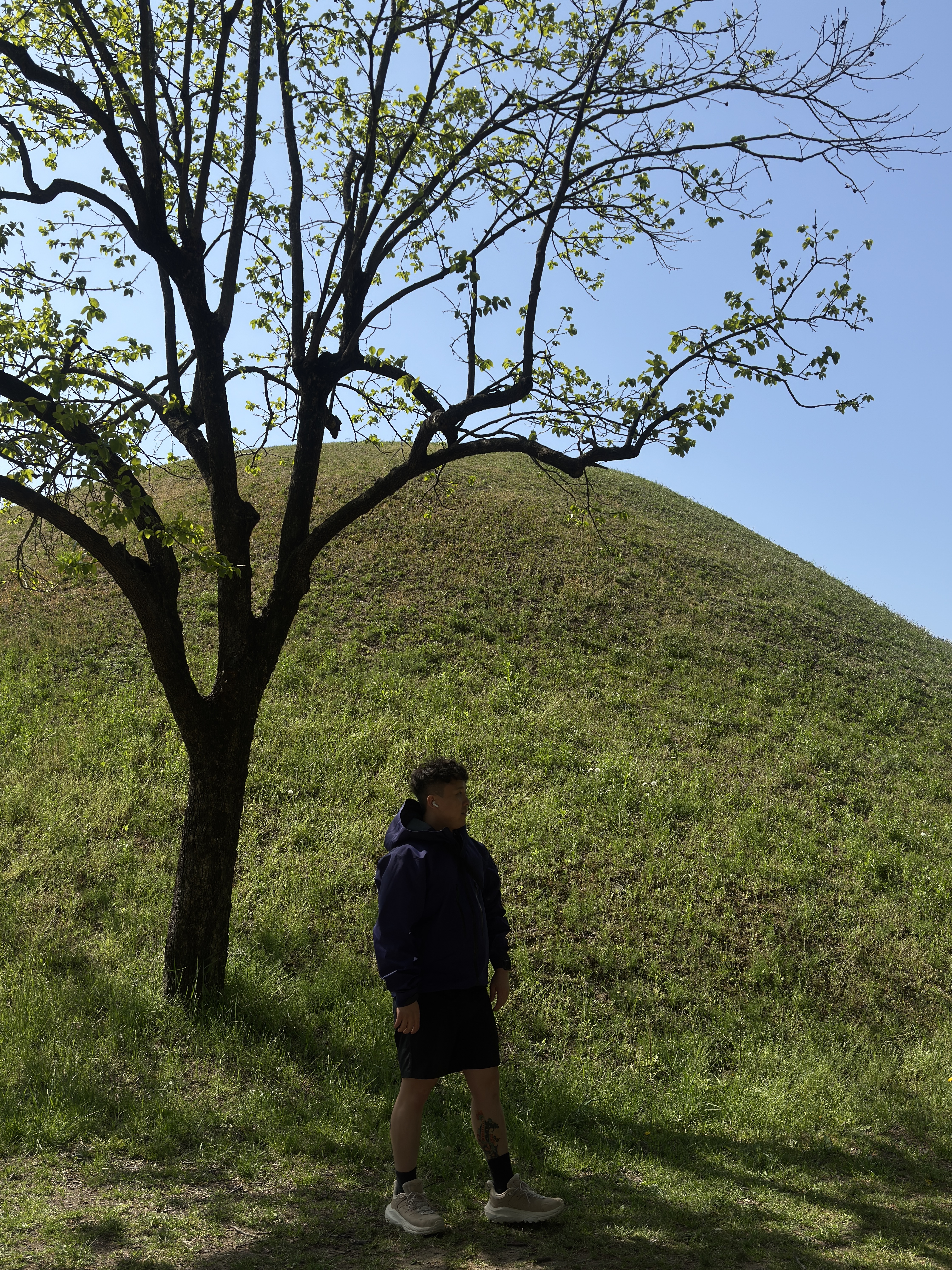 Arc'teryx x Beams Mantis 2 Waistpack Boro Blue, Hoka Kaha 2 Low Gore-Tex Shifting Sand 착용 스타일