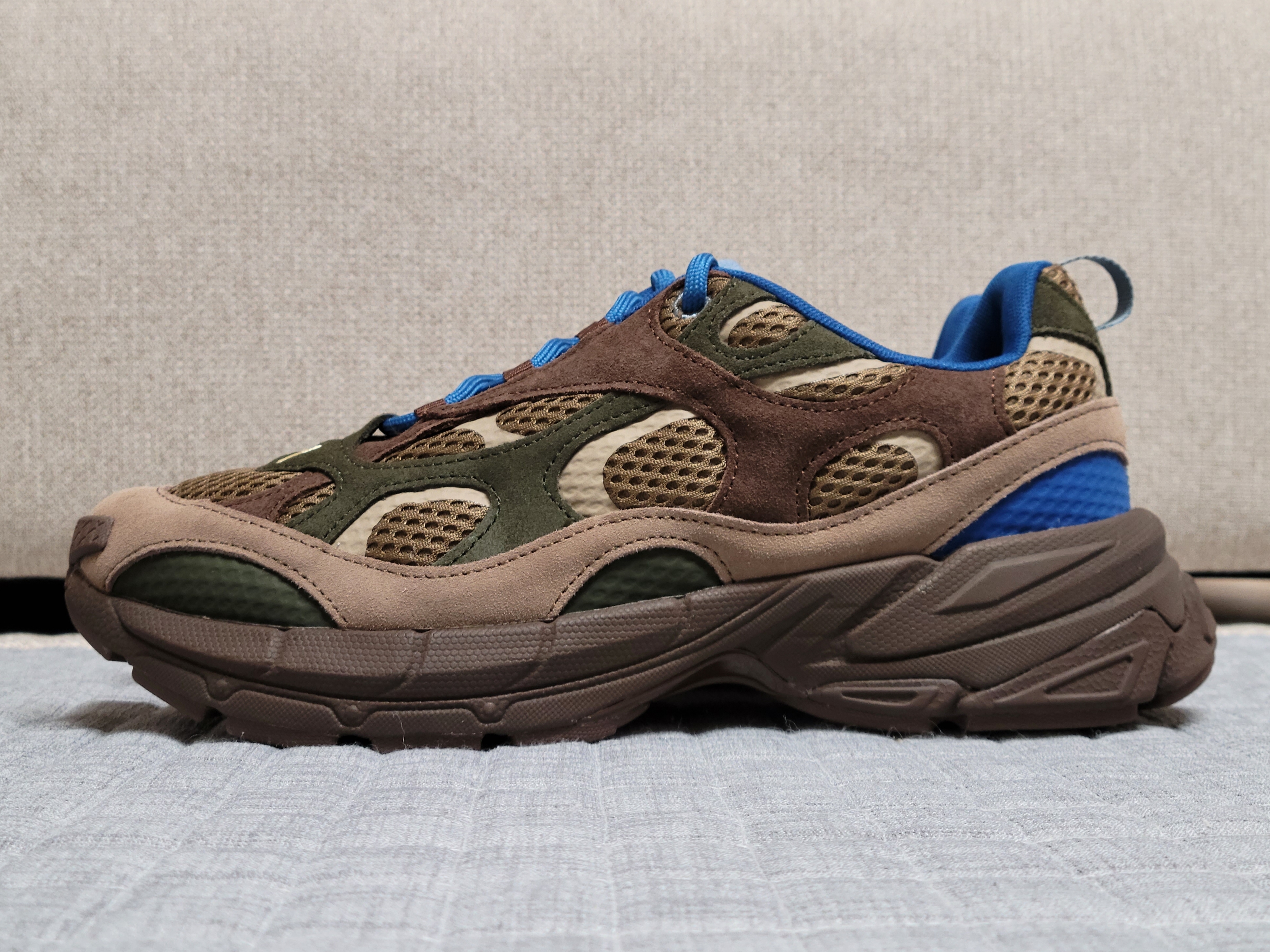 Puma x KidSuper Velophasis NU Totally Taupe Espresso Brown 착용 스타일 - 1