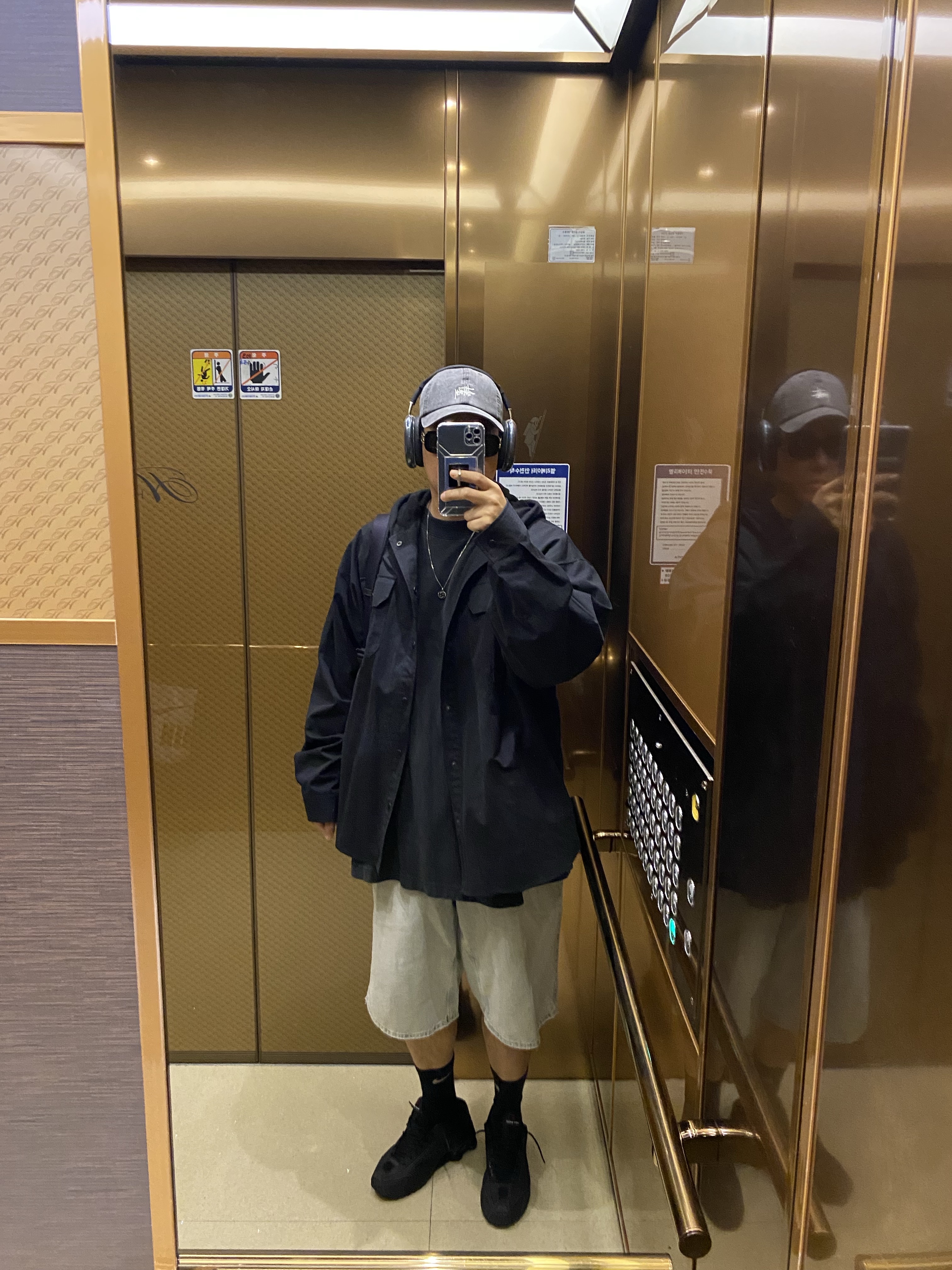 Apple AirPods Max USB C Midnight (Korean Ver.), Stussy Washed Basic Low Pro Cap Charcoal 착용 스타일