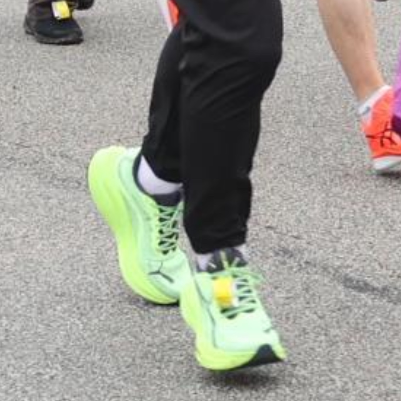 Puma Magmax Nitro Fizzy Apple Galactic Gray 착용 스타일