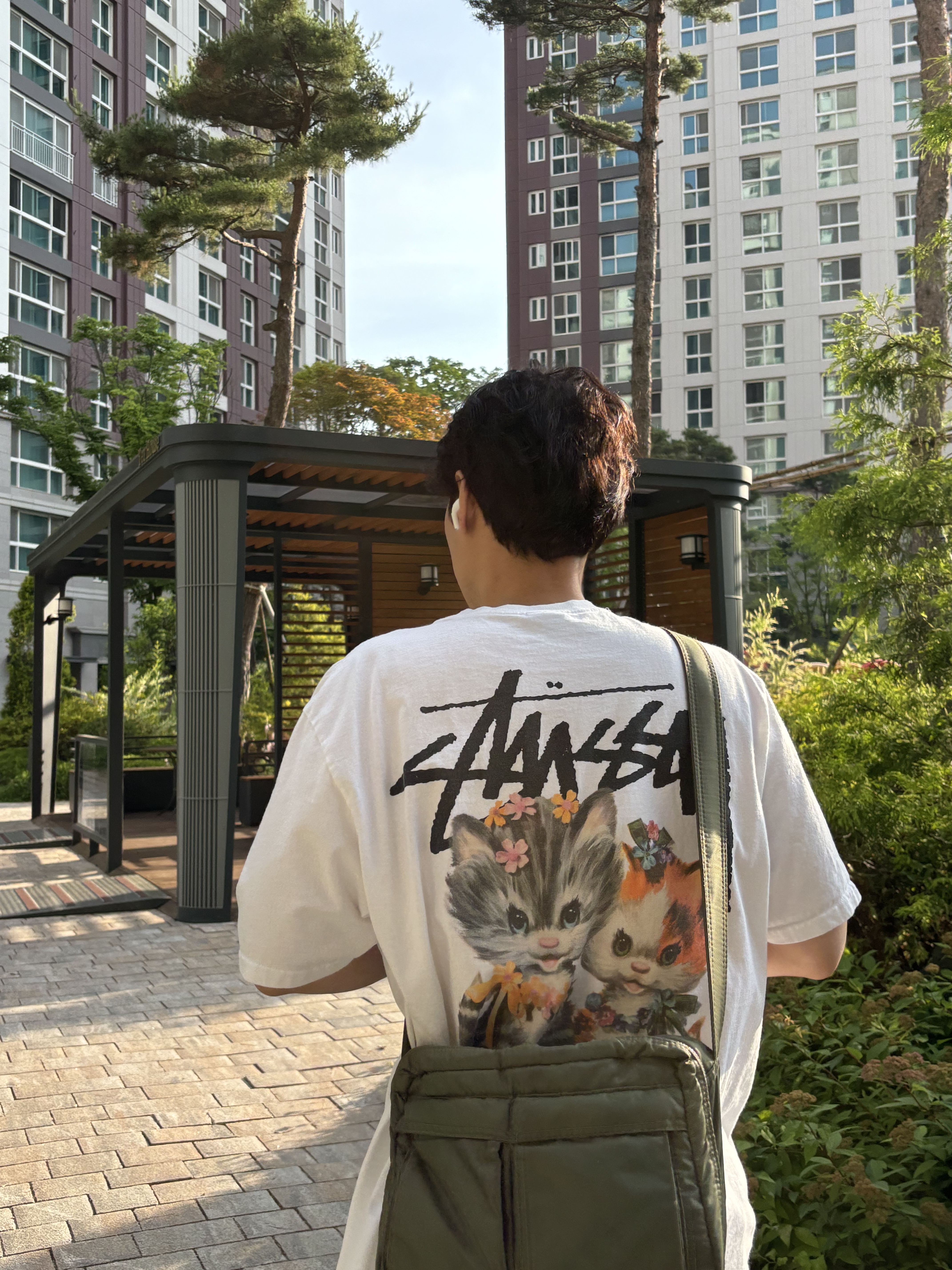 Stussy Kittens T-Shirt White, Porter All New Tanker Sling Bag Sage Green 착용 스타일