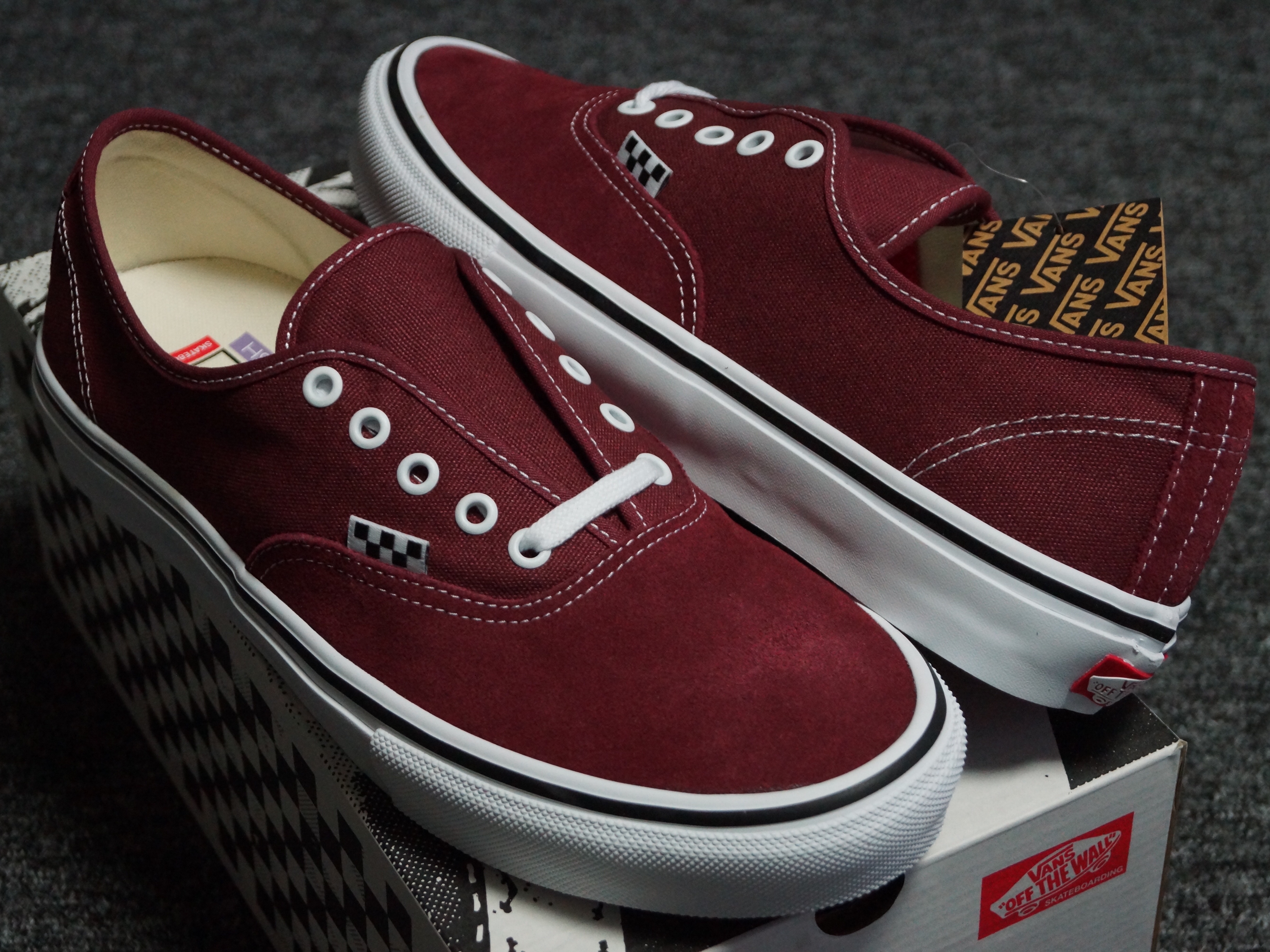 Vans Skate Authentic Burgundy 착용 스타일