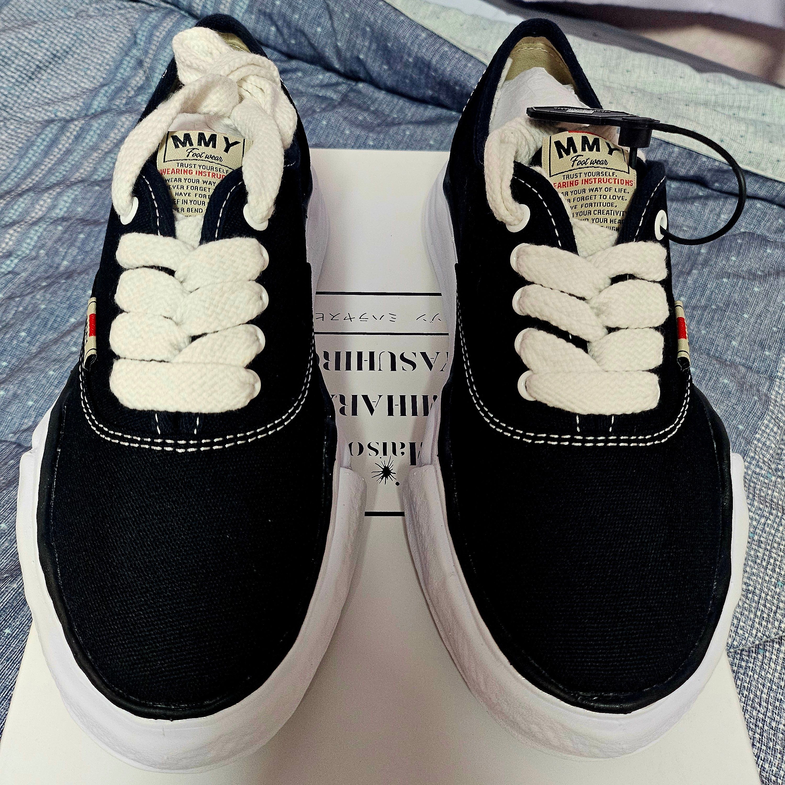 Maison Mihara Yasuhiro Baker OG Sole Canvas Low Cut Sneakers Black 착용 스타일